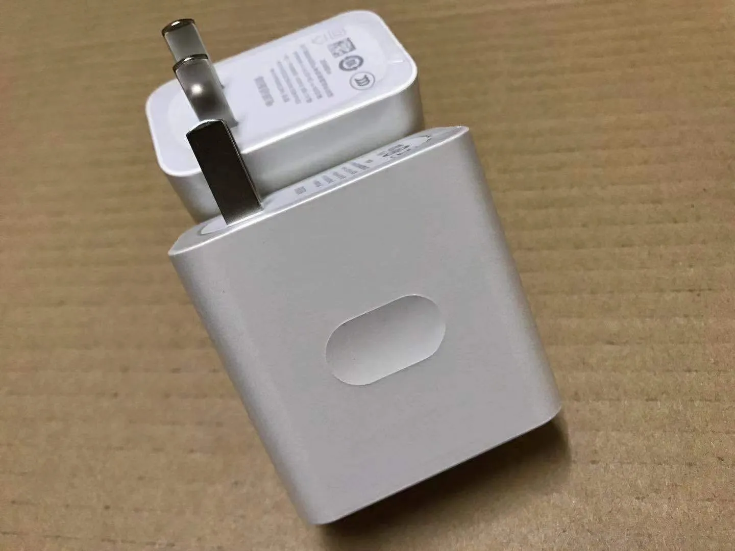30W USB fast charger with 6A data cable showing charging head and 1 metre cable