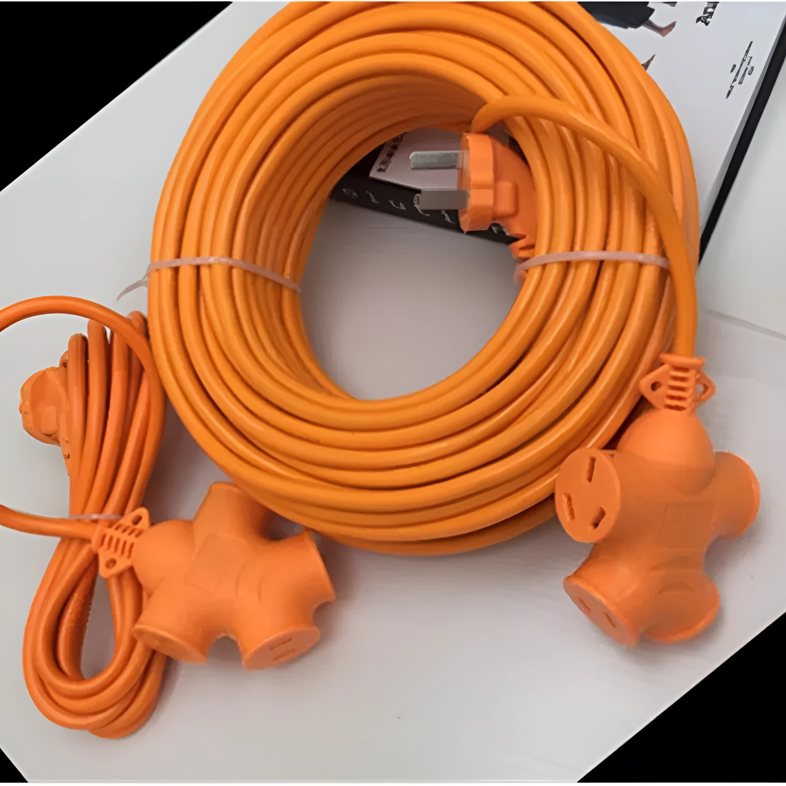 High-power flip-flop socket extension lead with multiple sockets, 2200W 10A, white body with anti-slip plug
