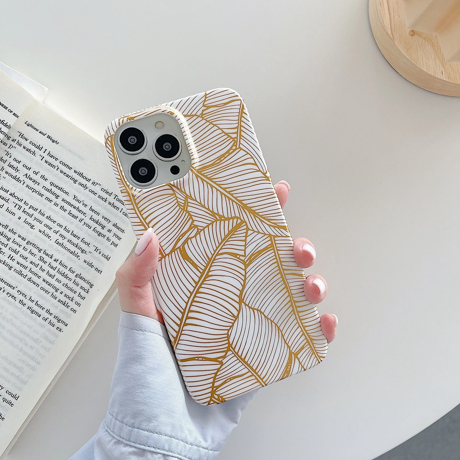 Gold leaf design TPU phone case for iPhone with nature pattern on back