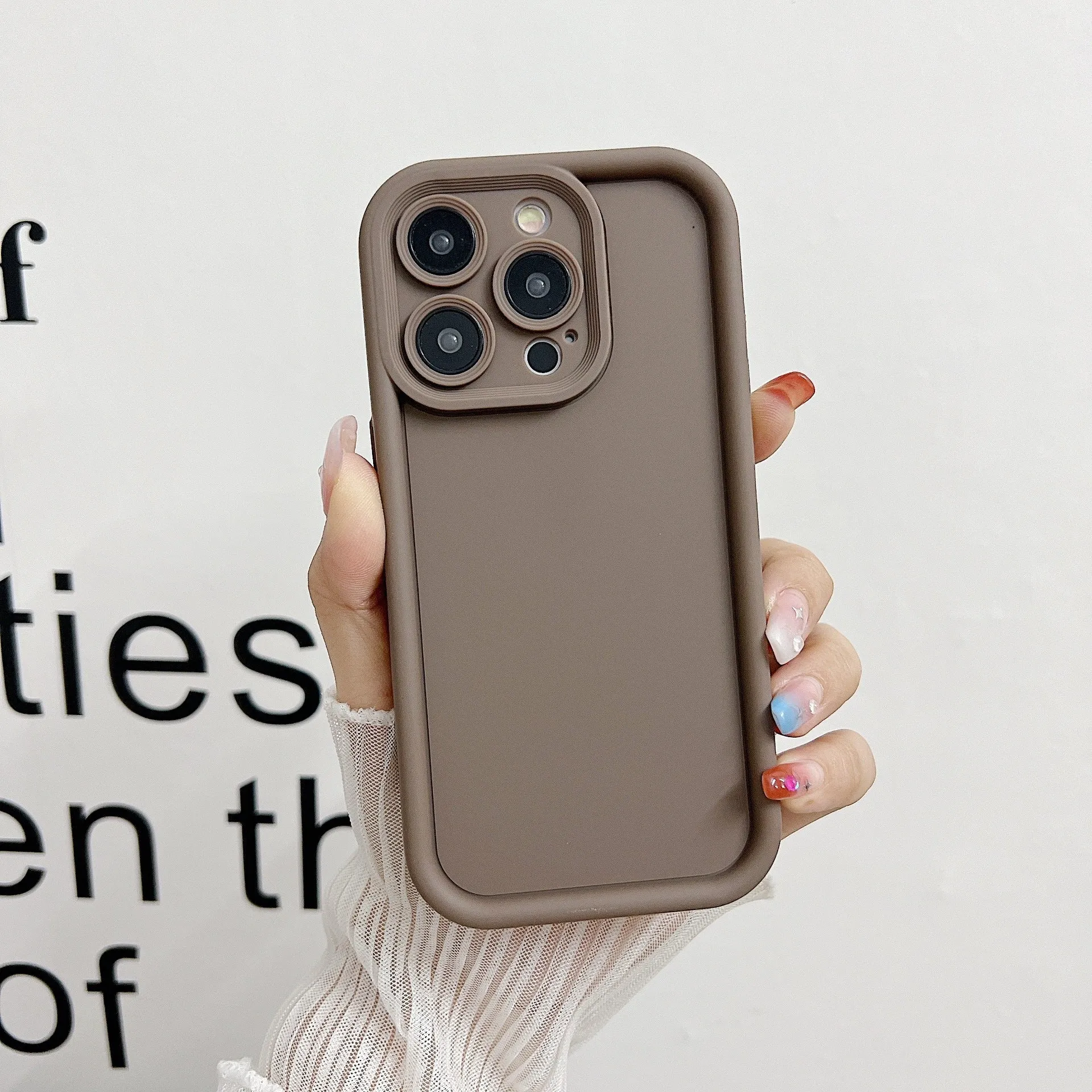 Diamond TPU phone case in solid colour for iPhone 17 series with textured back for grip