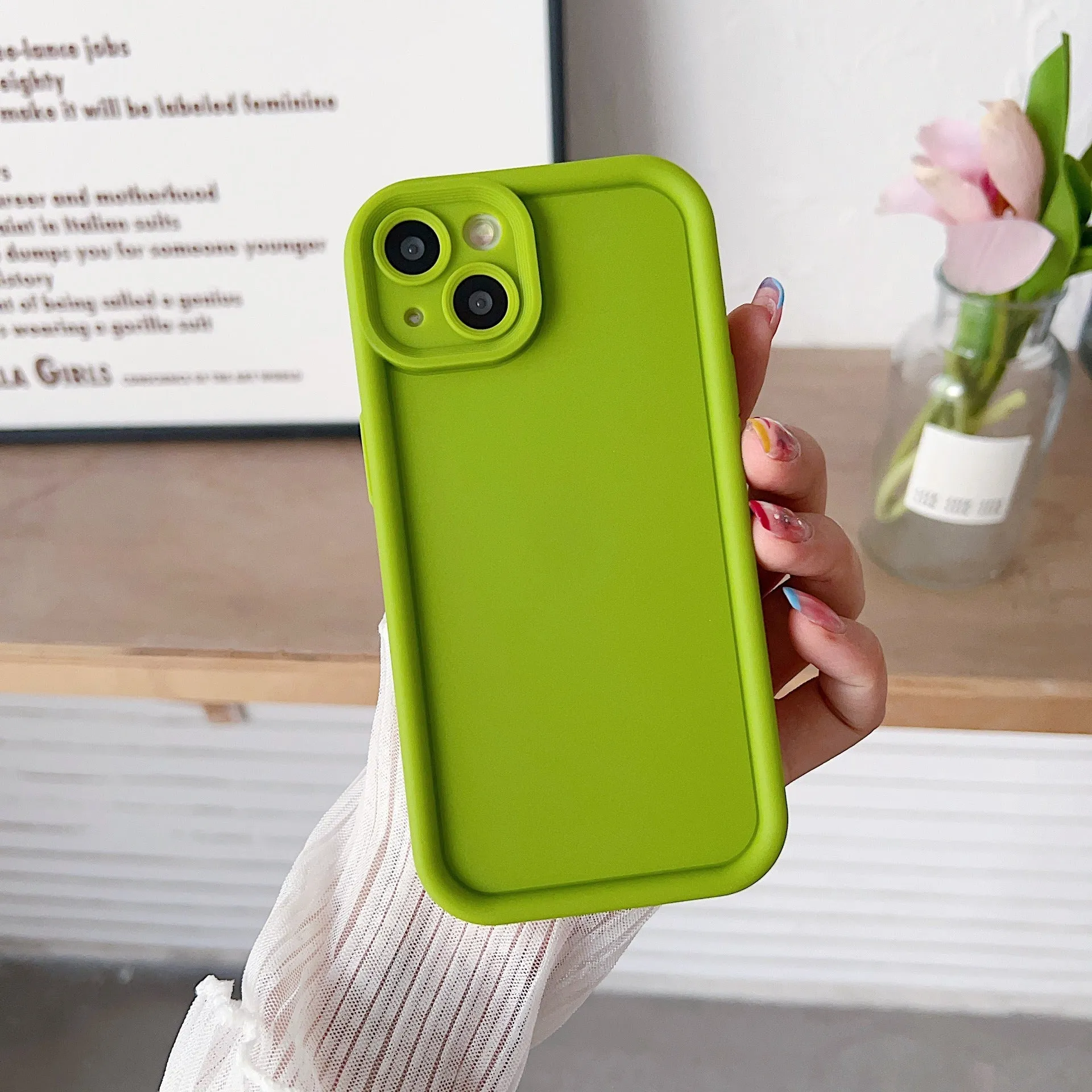 Diamond TPU phone case in solid colour for iPhone 17 series with textured back for grip