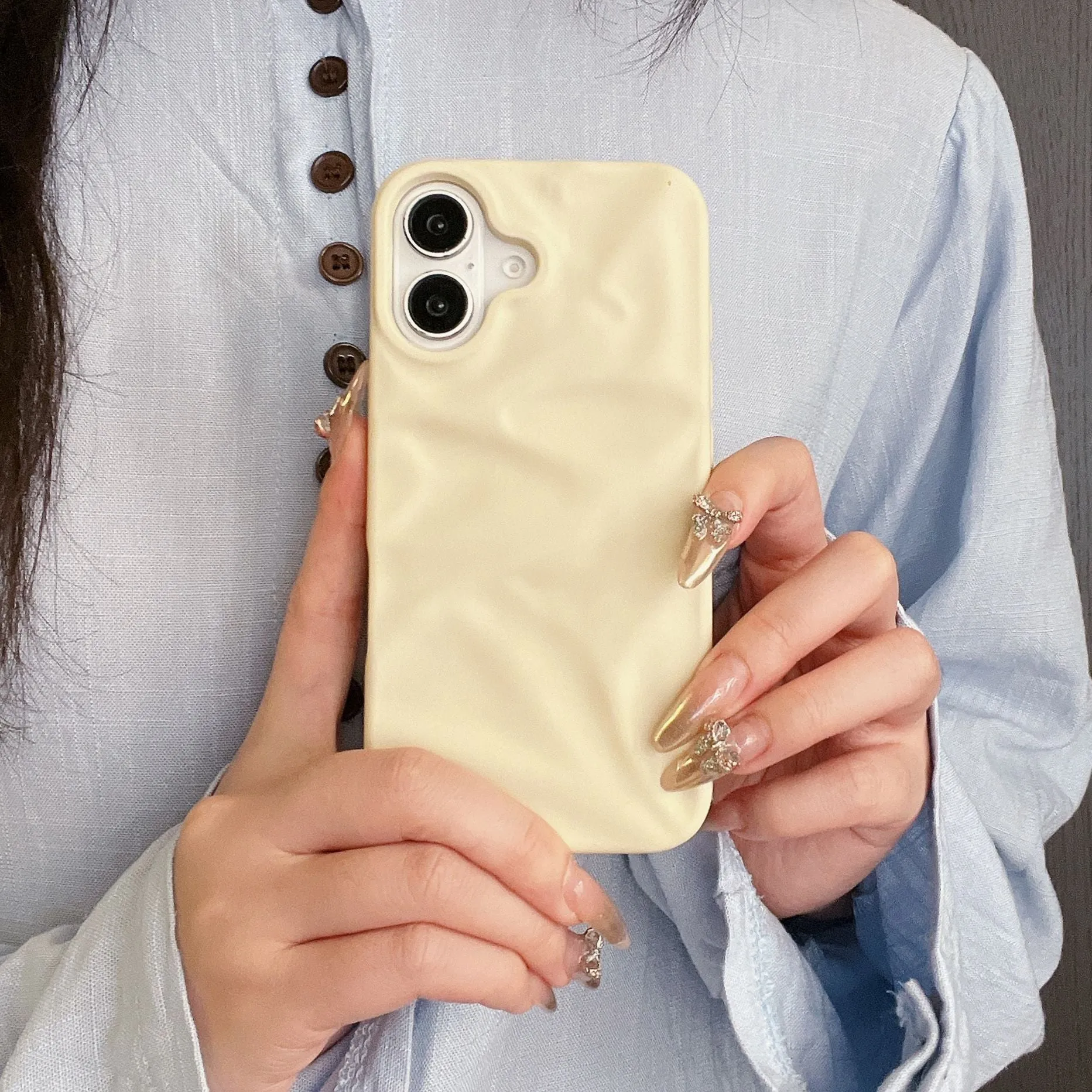 High-grade three-dimensional pleated pattern silicone phone case for iPhone 17 series in black, soft shell construction with fall protection