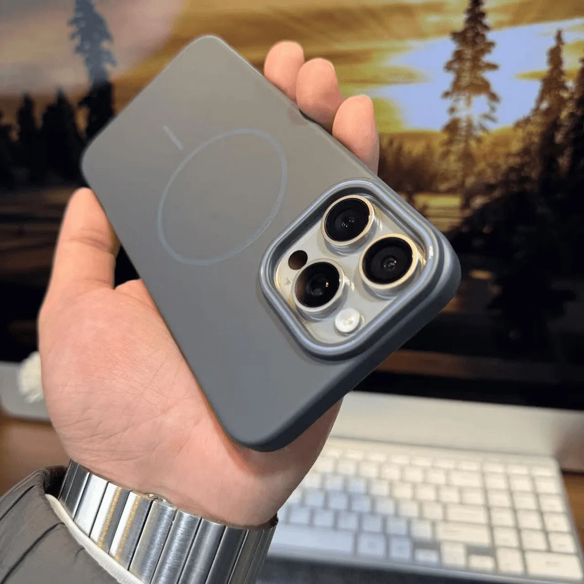 Soft fine circle magnetic phone case with frosted finish for iPhone in black colour