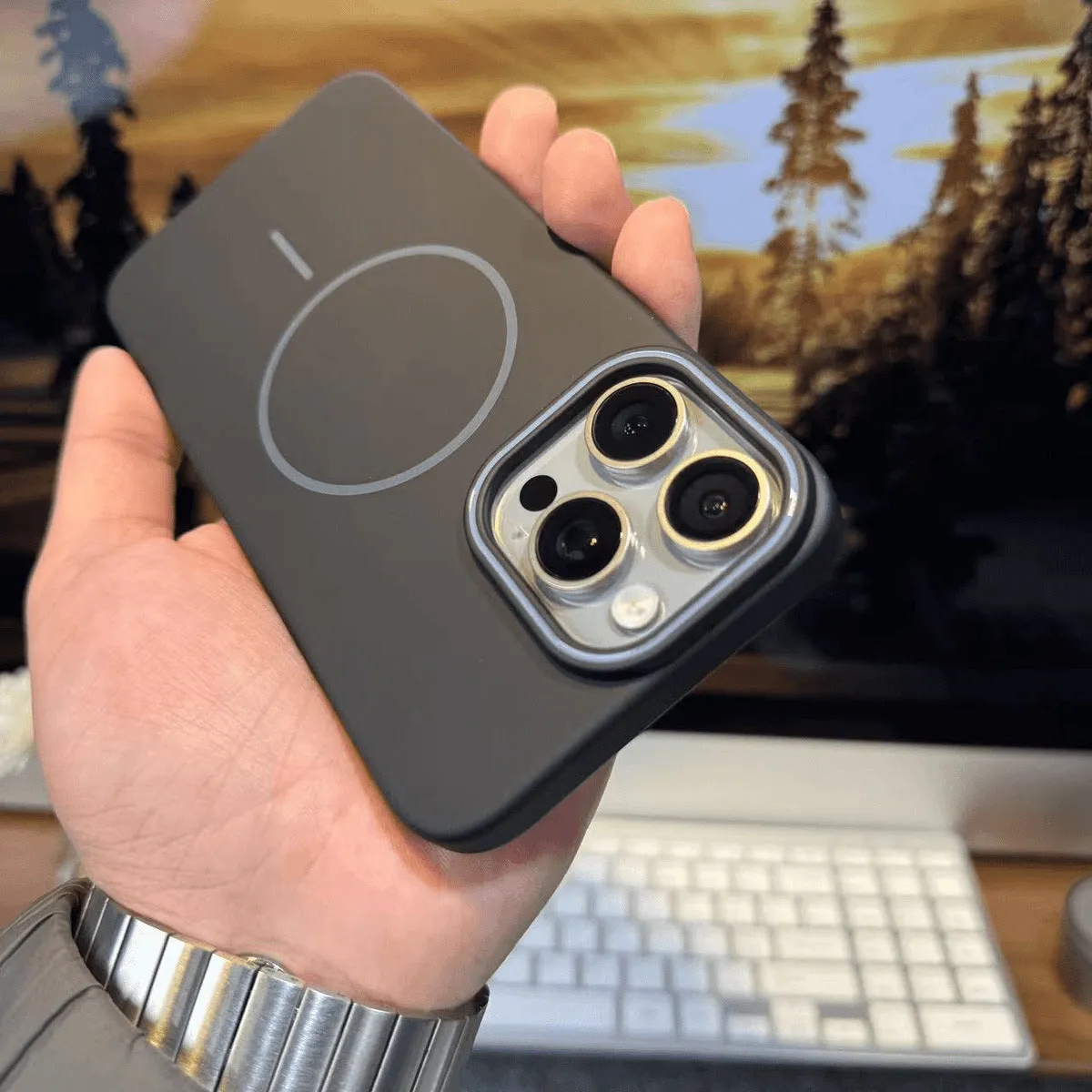 Soft fine circle magnetic phone case with frosted finish for iPhone in black colour