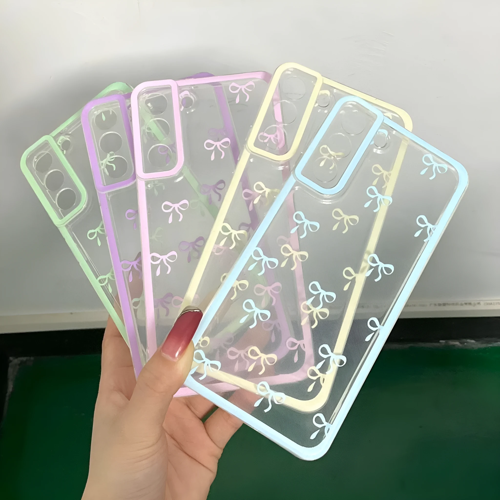 Samsung TPU phone case with small bowknot cartoon design, transparent, three-dimensional relief