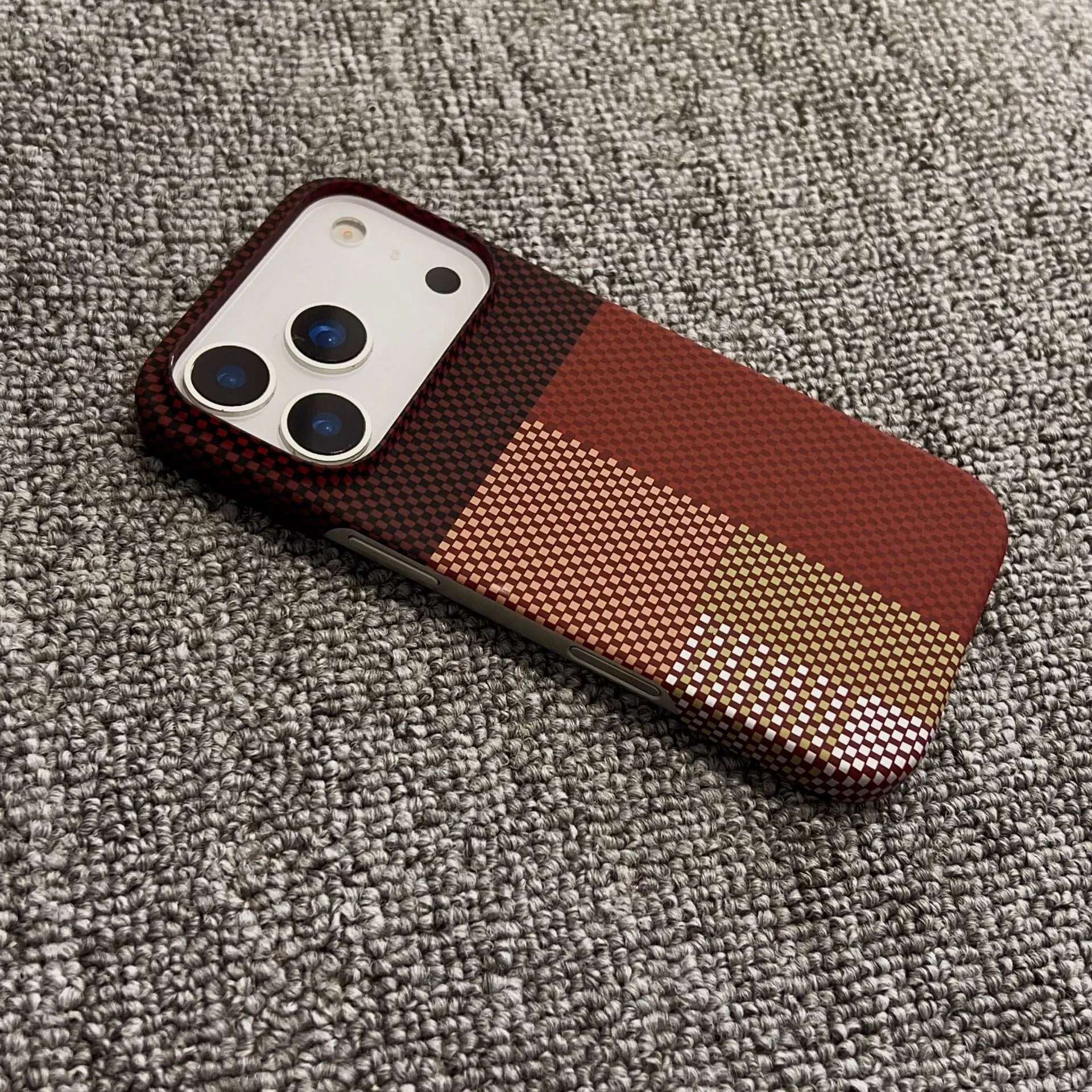 Carbon fiber kevlar magnetic gradient phone case for iPhone 17 Pro Max with plaid pattern in Sunset Gold.