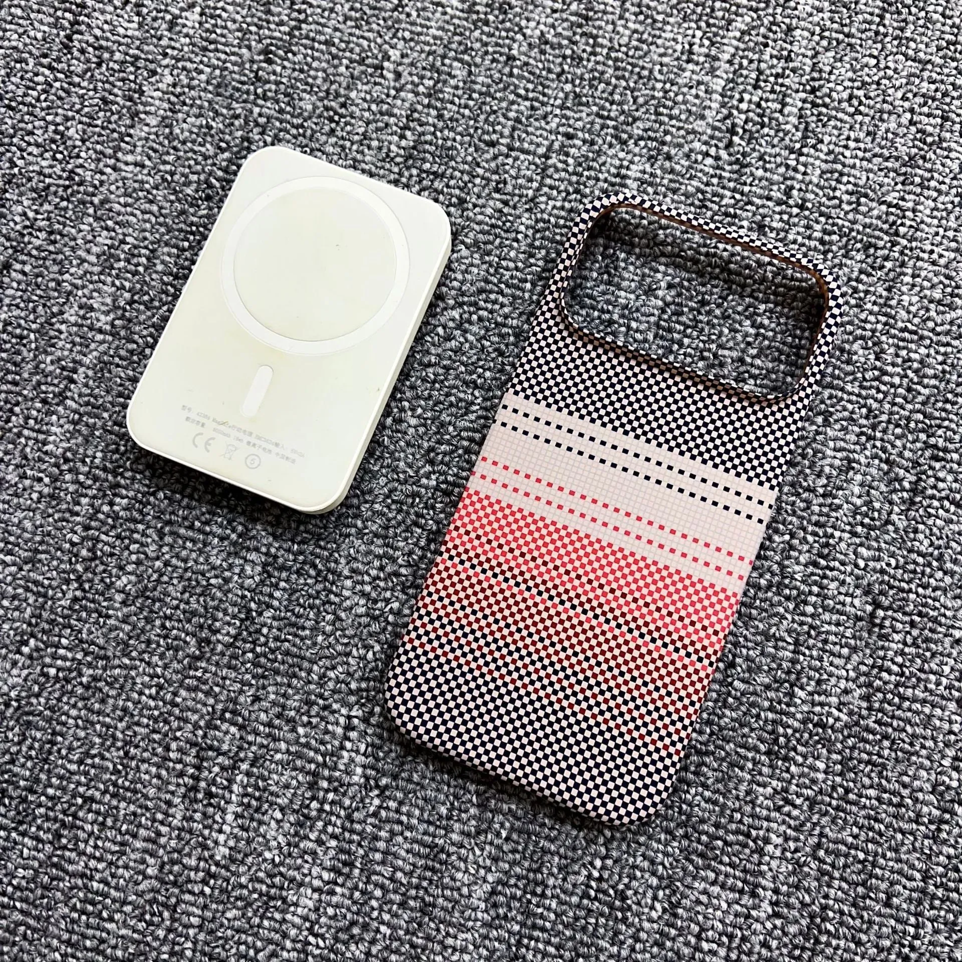 Carbon fiber kevlar magnetic gradient phone case for iPhone 17 Pro Max with plaid pattern in Sunset Gold.