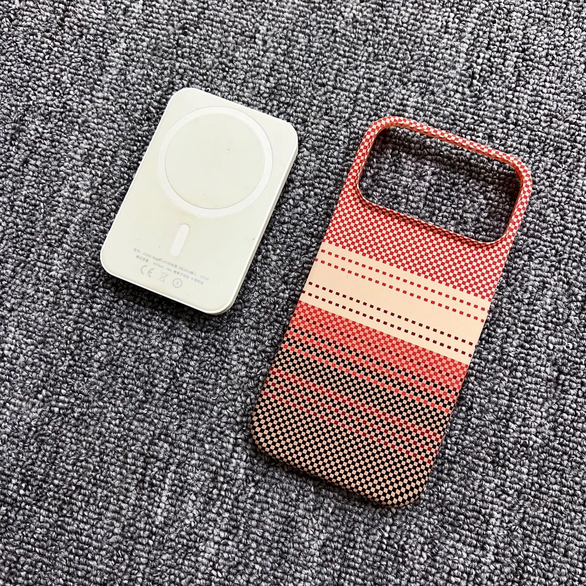 Carbon fiber kevlar magnetic gradient phone case for iPhone 17 Pro Max with plaid pattern in Sunset Gold.