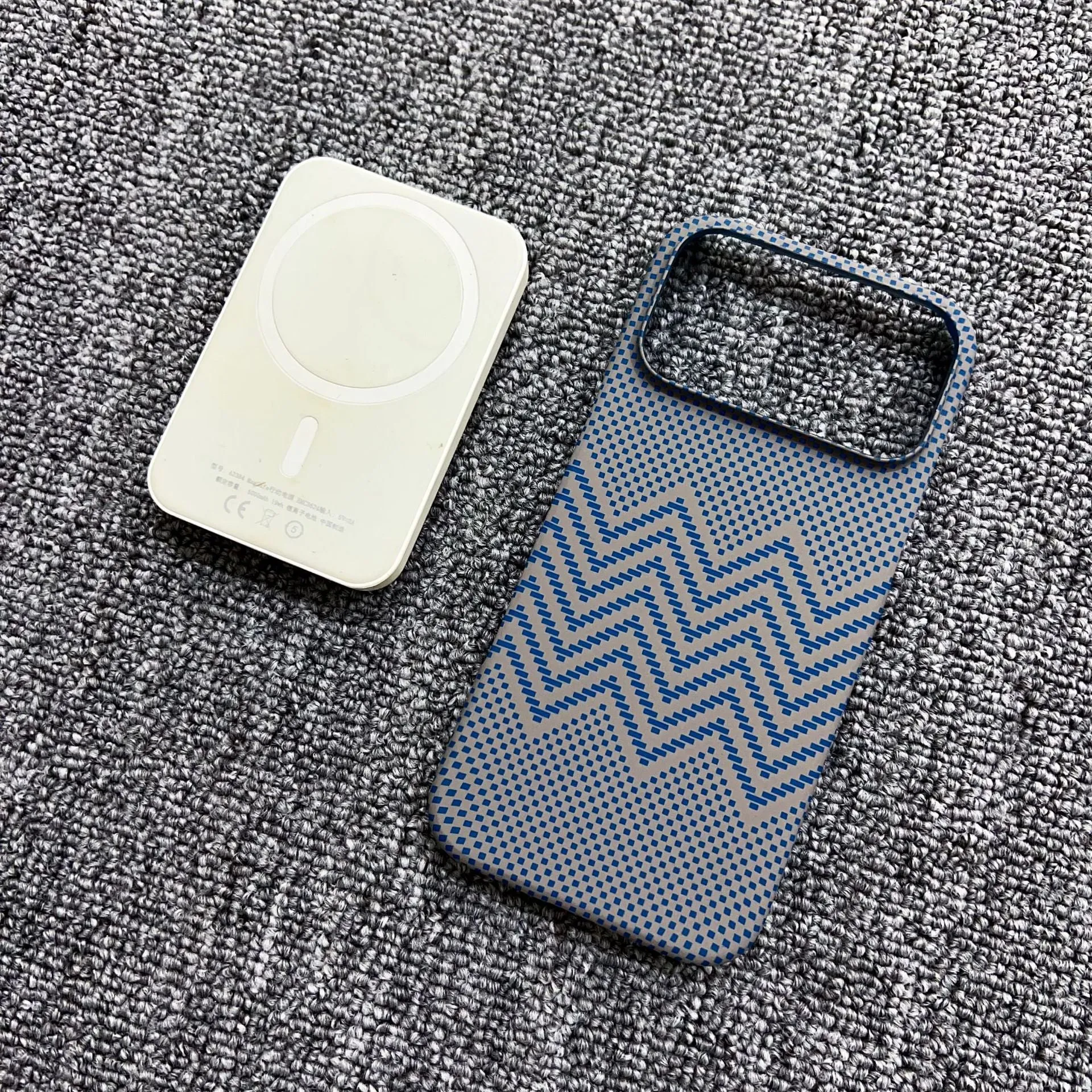 Carbon fiber kevlar magnetic gradient phone case for iPhone 17 Pro Max with plaid pattern in Sunset Gold.