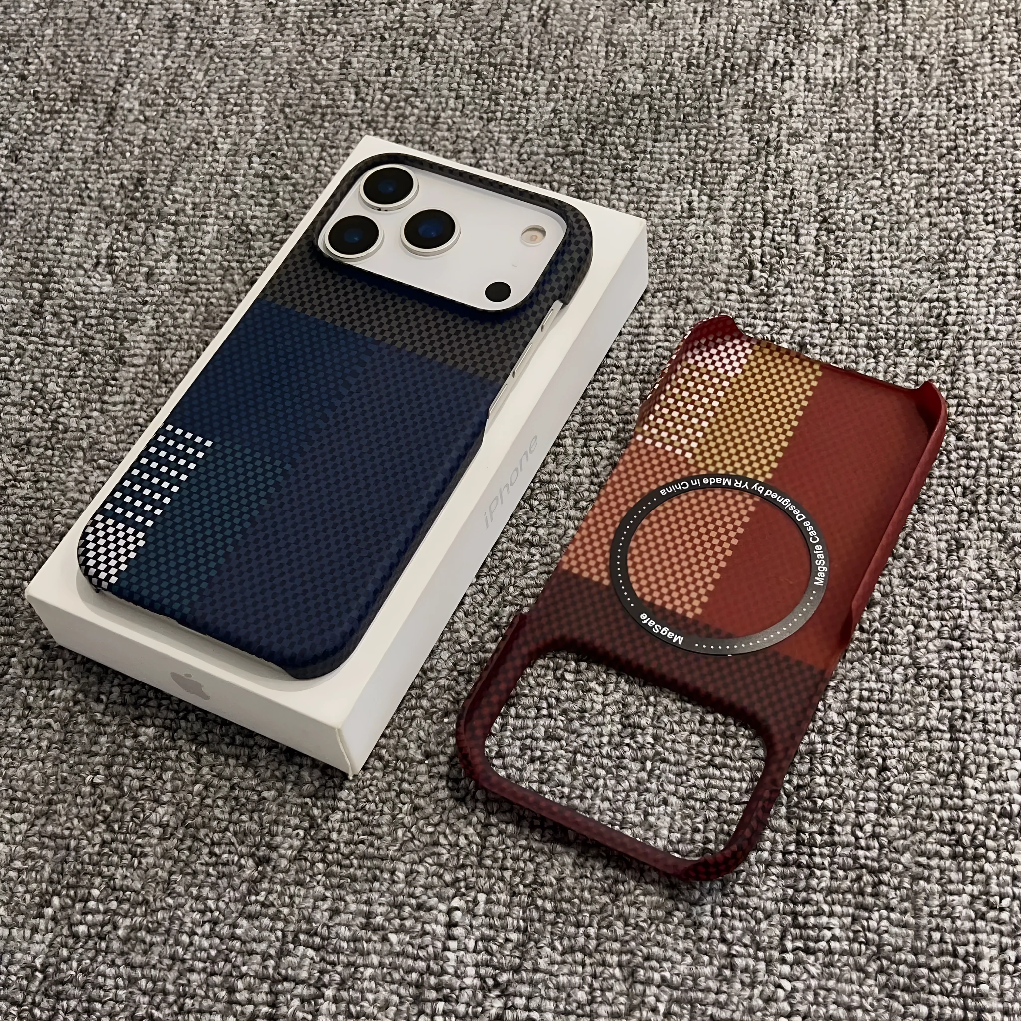 Carbon fiber kevlar magnetic gradient phone case for iPhone 17 Pro Max with plaid pattern in Sunset Gold.