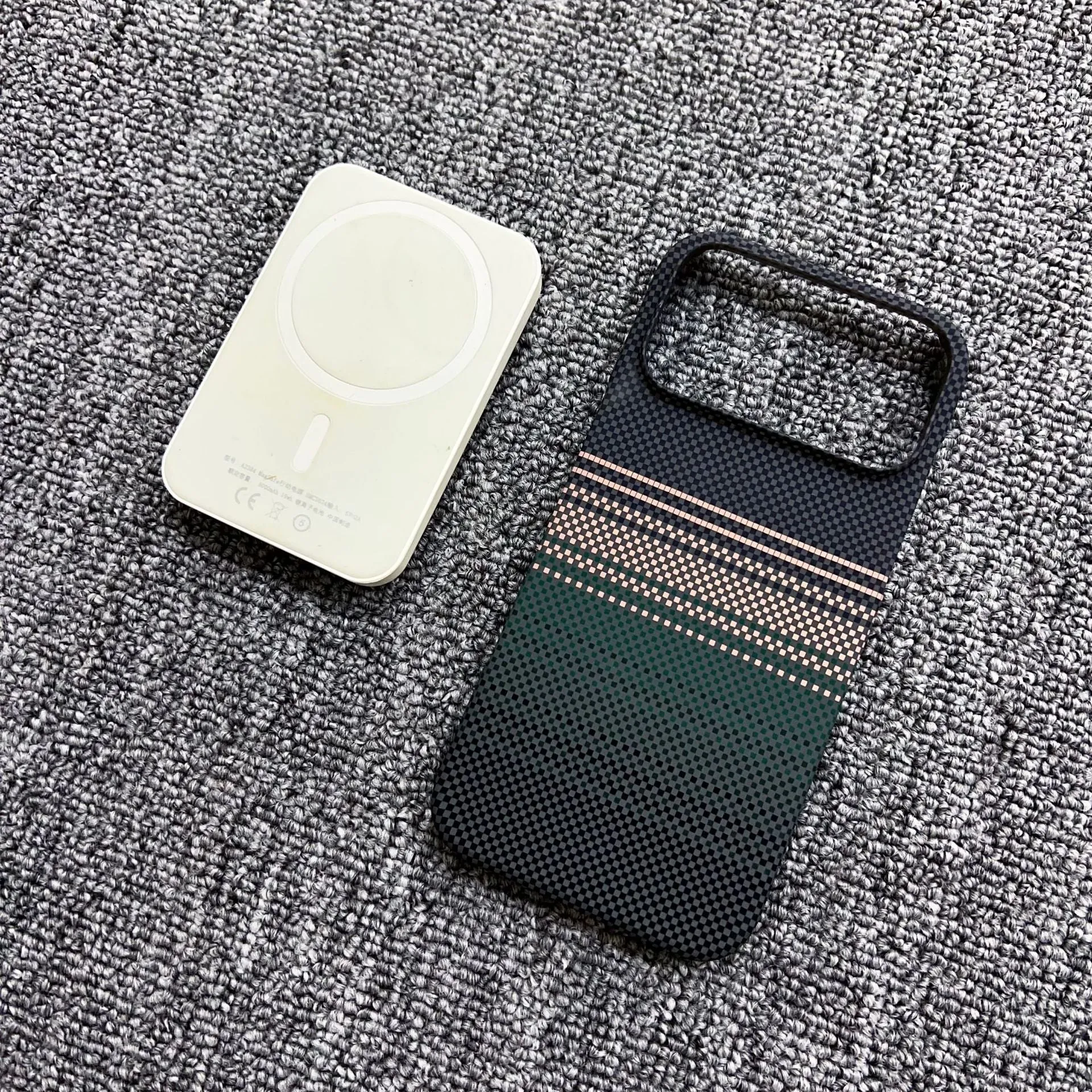 Carbon fiber kevlar magnetic gradient phone case for iPhone 17 Pro Max with plaid pattern in Sunset Gold.