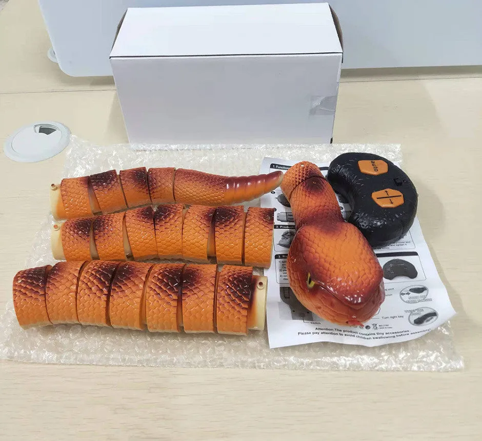 USB rechargeable automatic snake cat toy with segmented plastic body and smart sensing technology