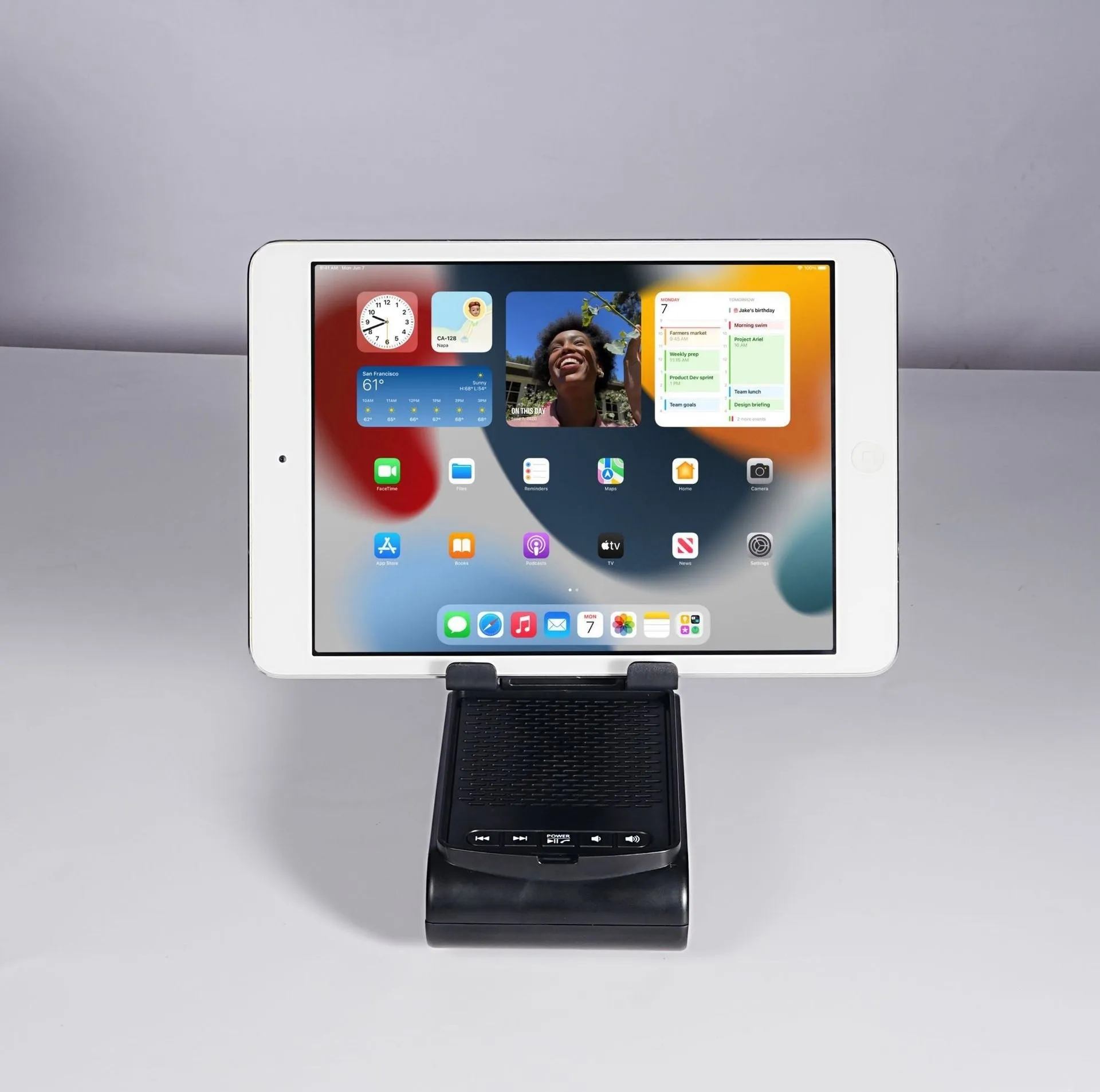 Multi-function lazy phone holder with Bluetooth speaker USB powered black white plastic