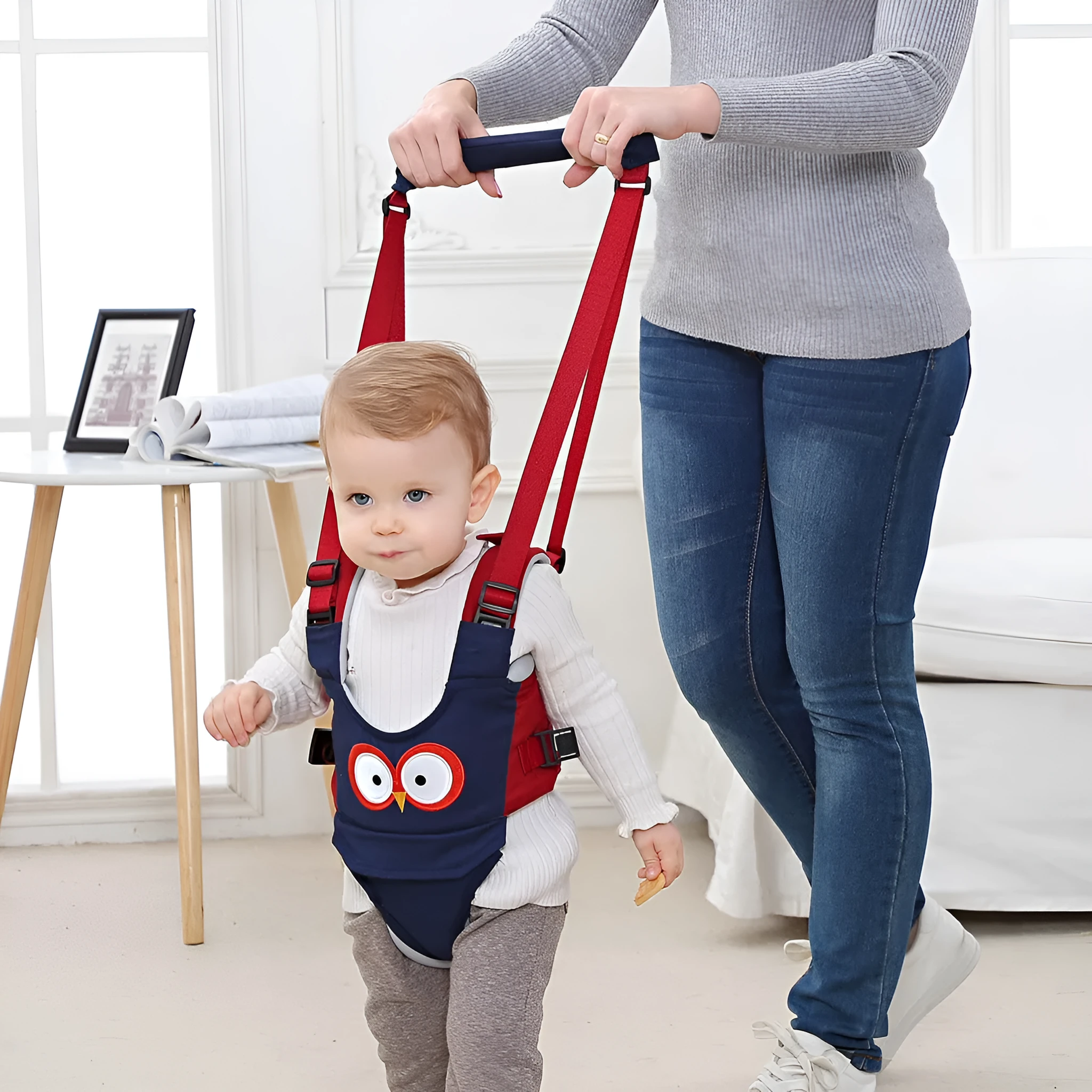 Baby walking harness belt in cotton with adjustable lift and pull functions for toddler walking practice