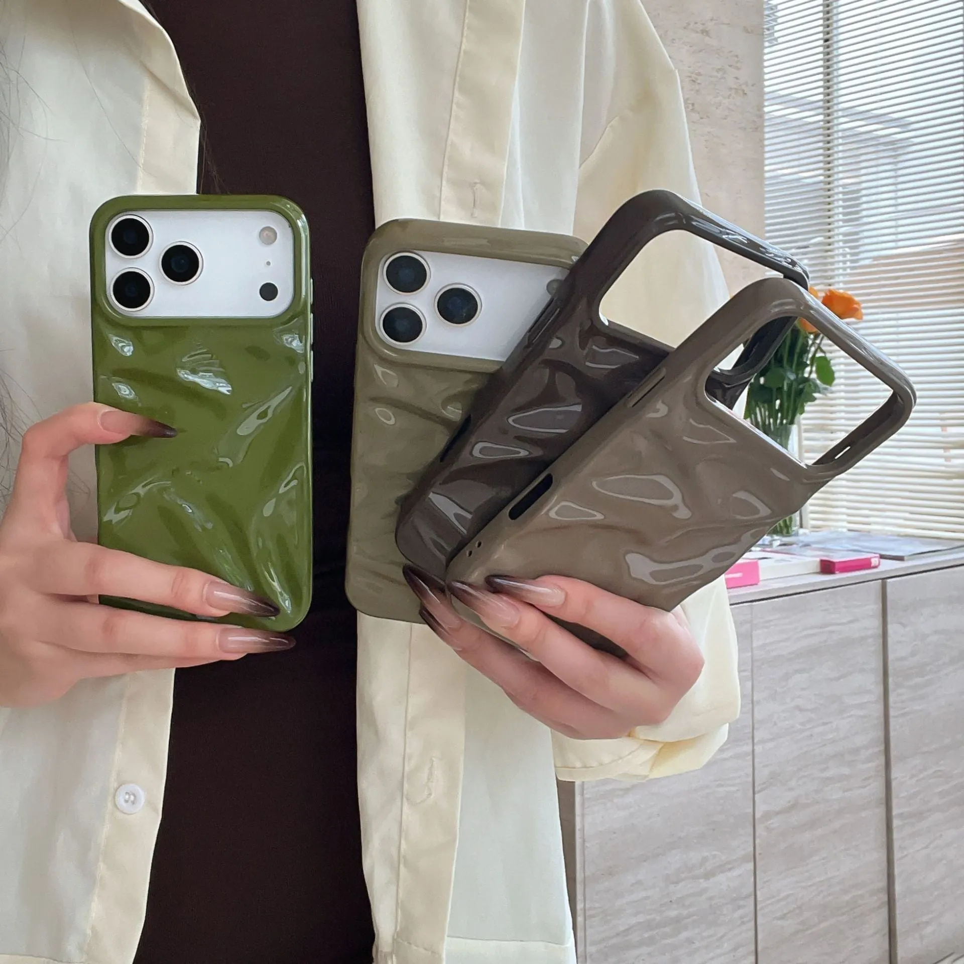 Three-dimensional pleated pattern TPU phone case in green for iPhone, anti-fall and anti-fingerprint