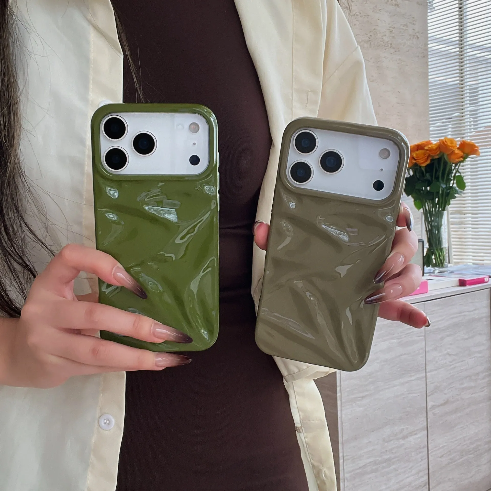 Three-dimensional pleated pattern TPU phone case in green for iPhone, anti-fall and anti-fingerprint