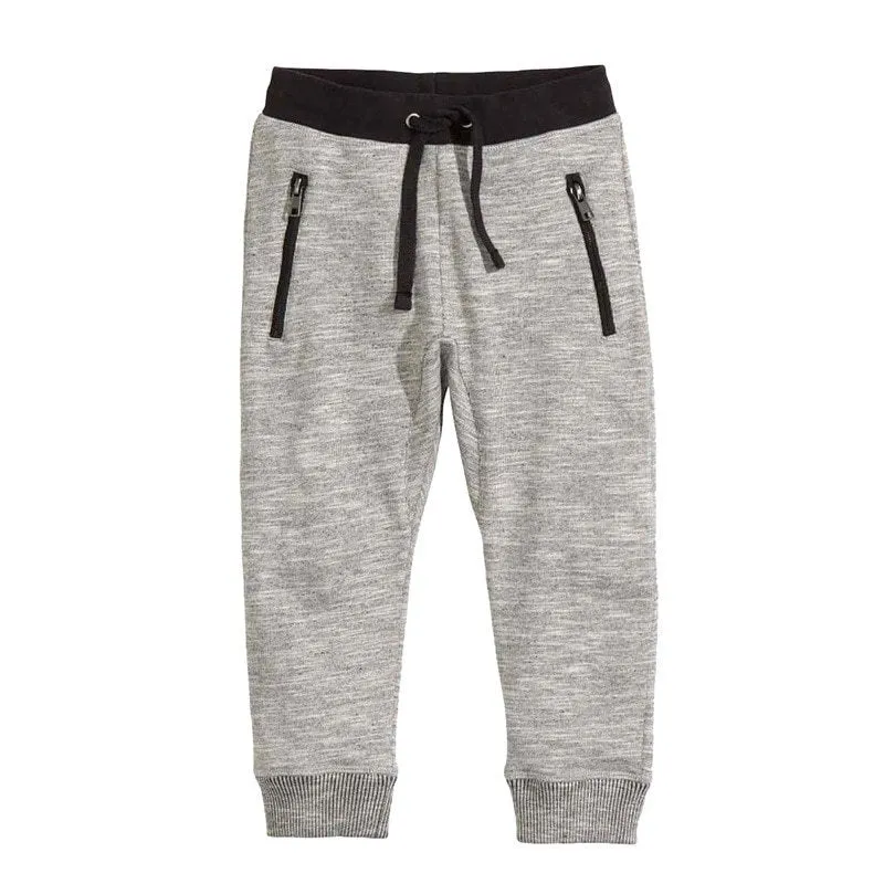 Boys casual cotton two-piece set with long sleeve T-shirt and pants featuring a letter print.