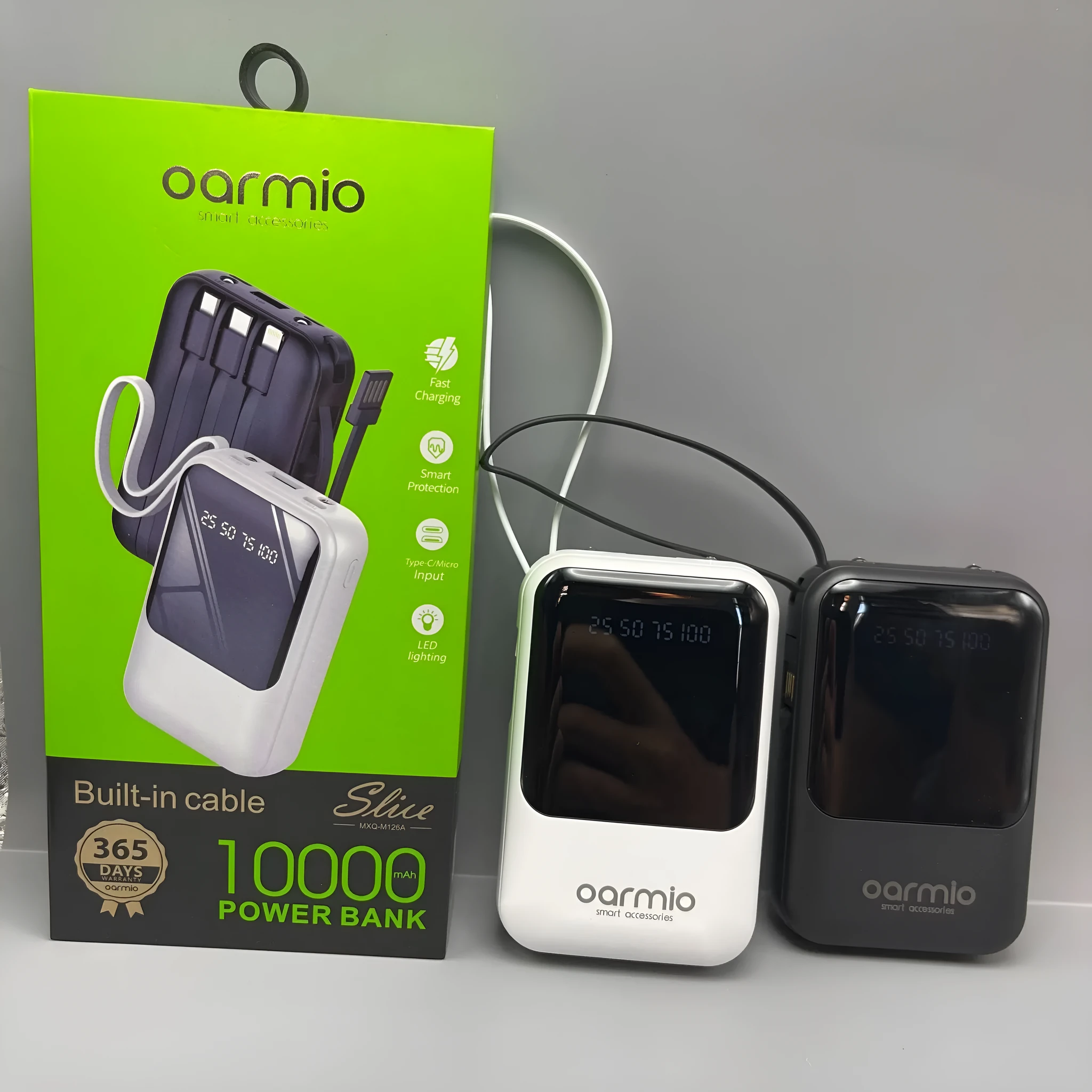 Oarmio Mini M126A 10000mAh portable power bank with integrated cable in white, PVC shell