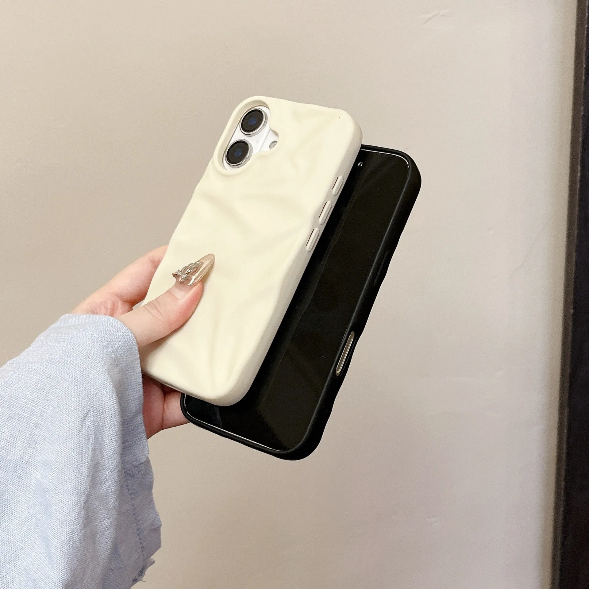 High-grade three-dimensional pleated pattern silicone phone case for iPhone, drop protection, KD pleated oil injection black colour