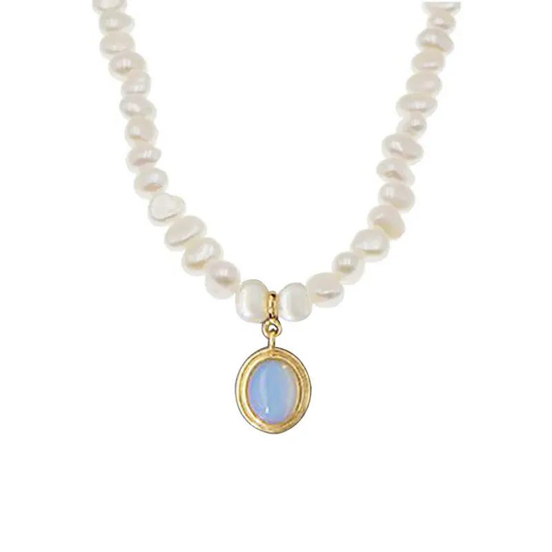 Silver geometric pearl necklace with round medal design and adjustable 21-50cm length