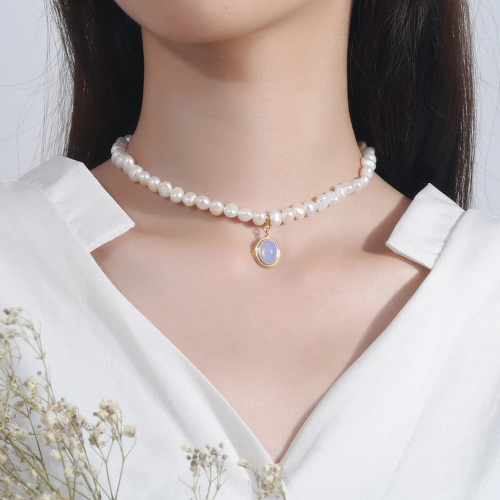 Silver geometric pearl necklace with round medal design and adjustable 21-50cm length