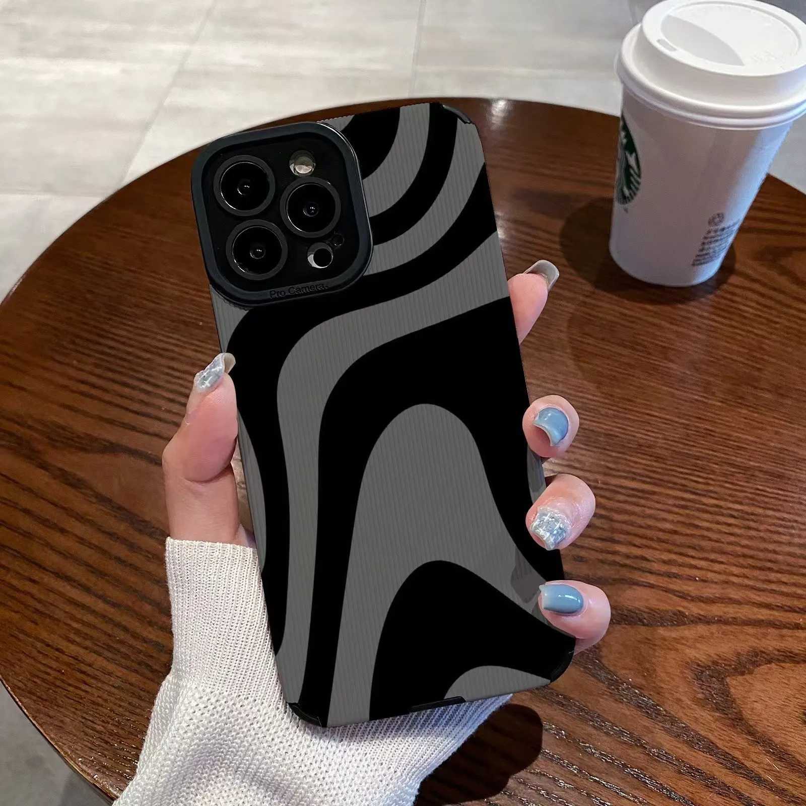 Black and white leopard print TPU phone case for Apple 15 15PRO with all-inclusive protective design