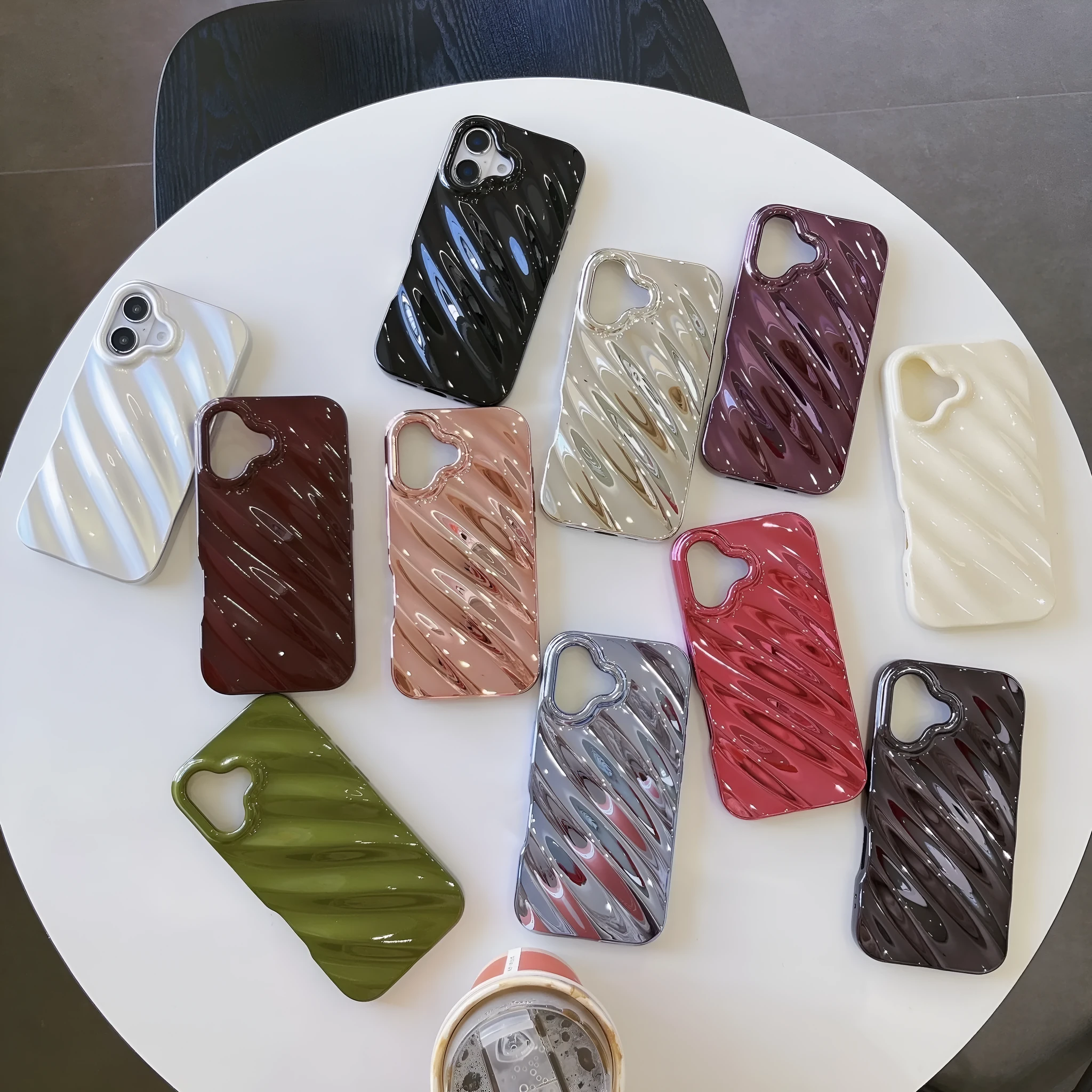 Solid colour three-dimensional water ripple TPU phone case for iPhone, anti-fall and anti-fingerprint, available in electroplated silver