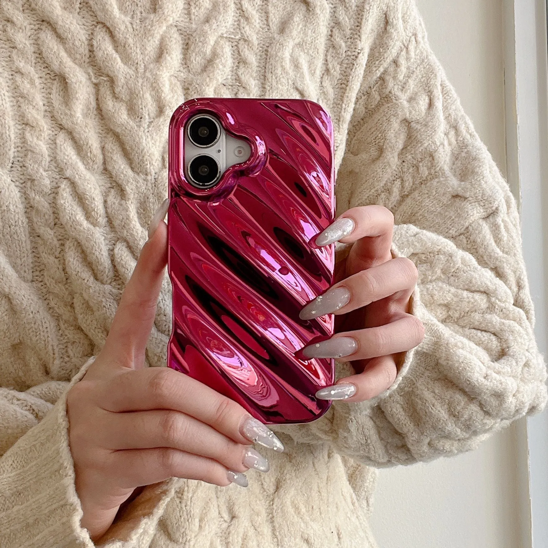 Solid colour three-dimensional water ripple TPU phone case for iPhone, anti-fall and anti-fingerprint, available in electroplated silver
