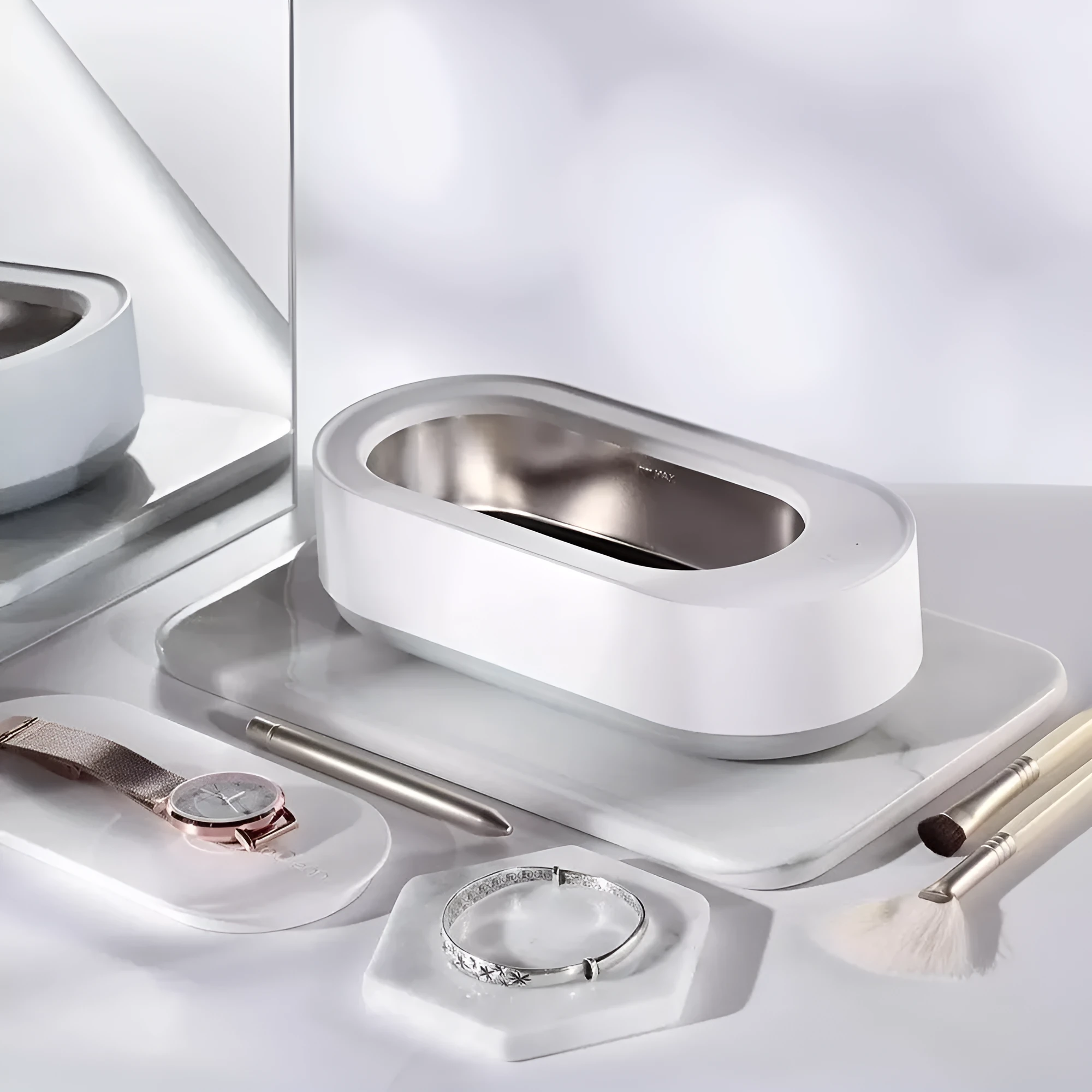 White portable ultrasonic cleaning machine with stainless steel tank and touch button.