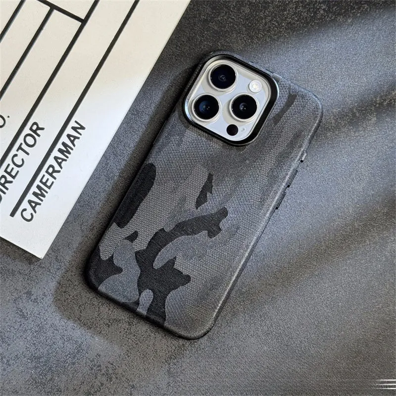 Magnetic drop-resistant phone case in imitation leather for iPhone 12-15 series, dark purple colour, shockproof and anti-fingerprint