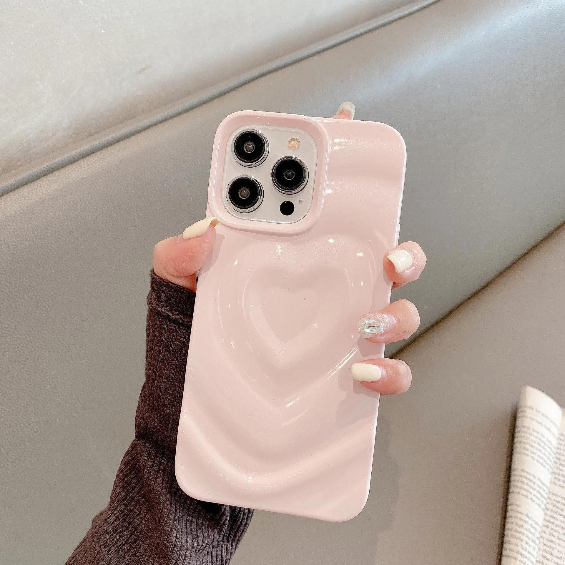 Three-dimensional love wave pattern pleated TPU phone case in milky white, compatible with iPhone 11 to 15