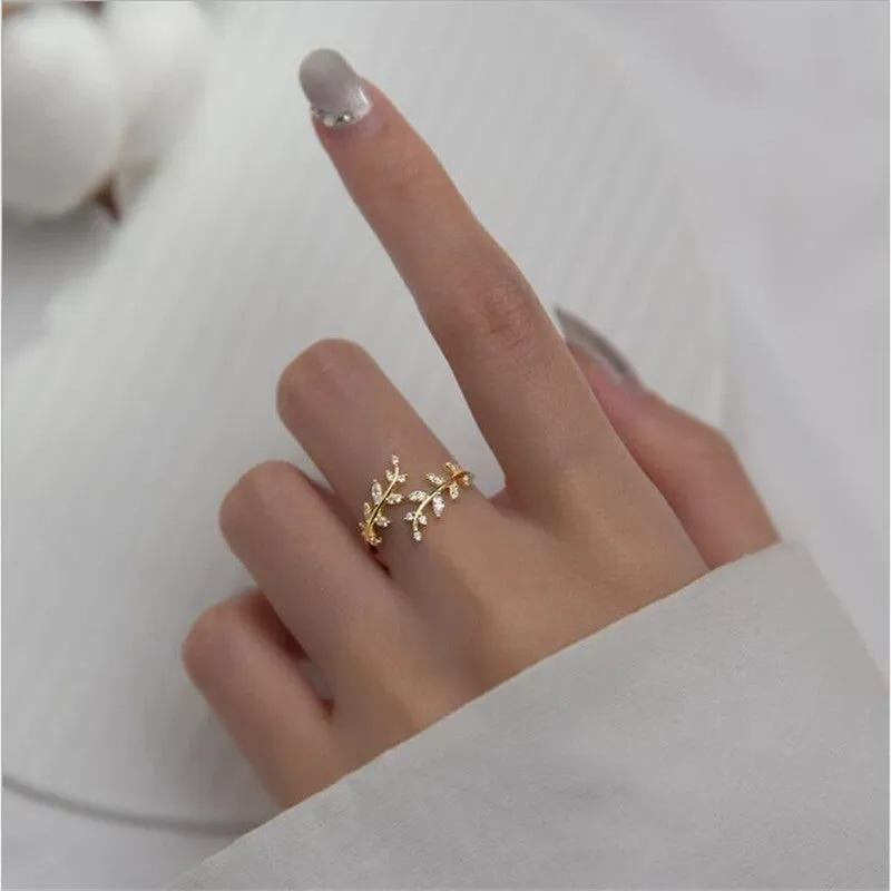Leaf-shaped copper fashion ring with electroplated gold or silver finish for women