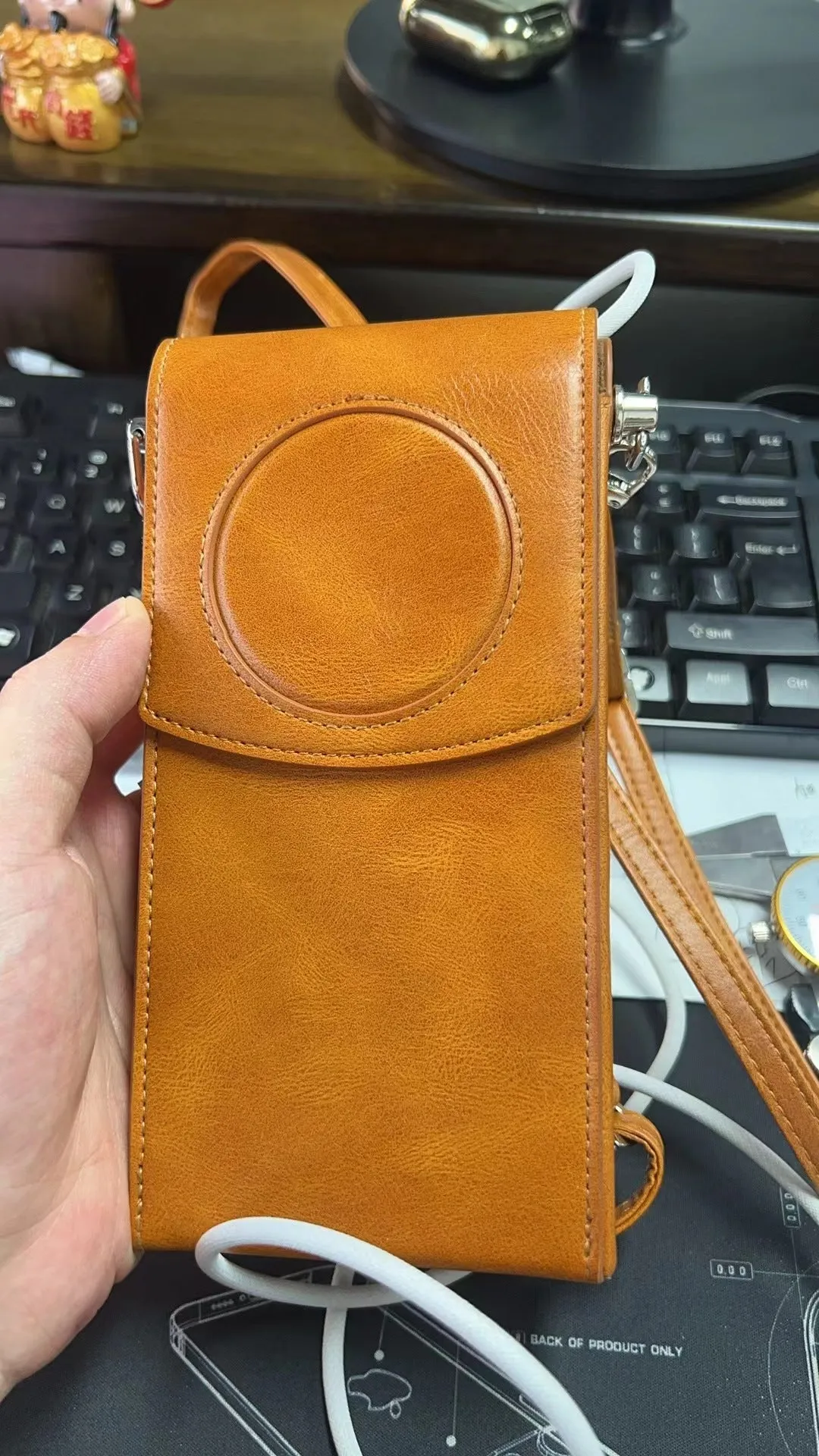 Brown Z leather storage satchel for Apple Vision Pro power supply protection sleeve