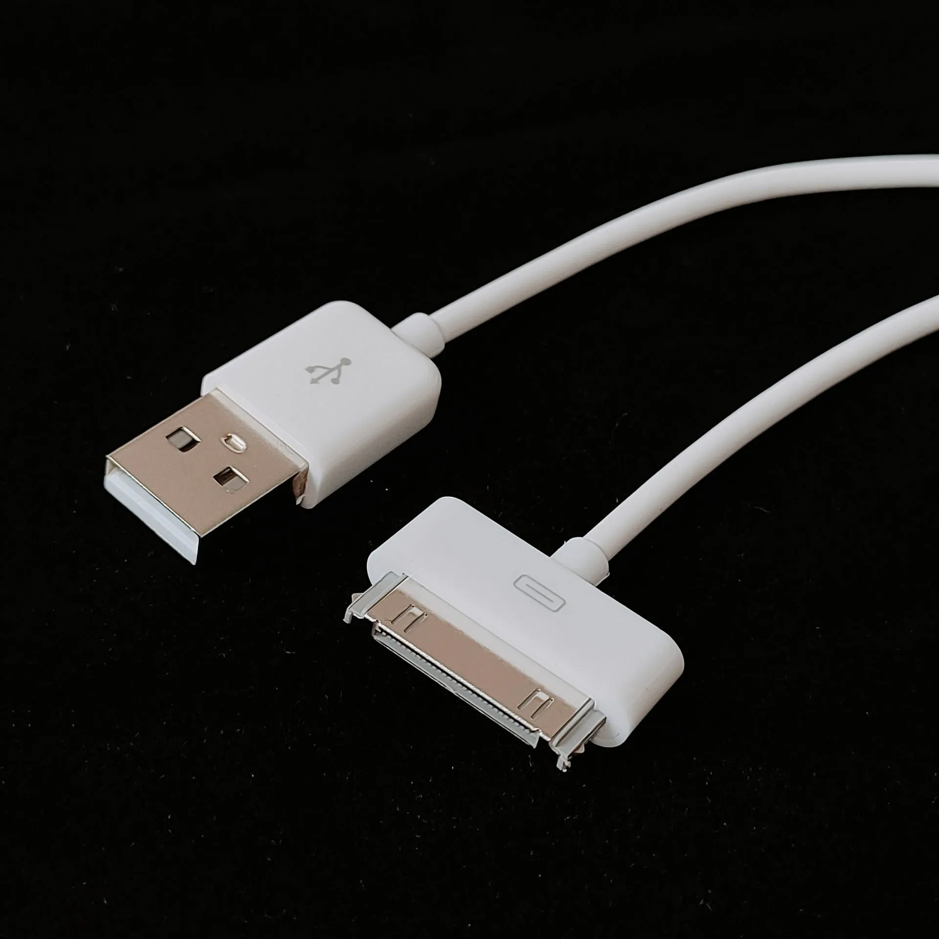 Black 1-metre USB data cable for tablet charging and syncing
