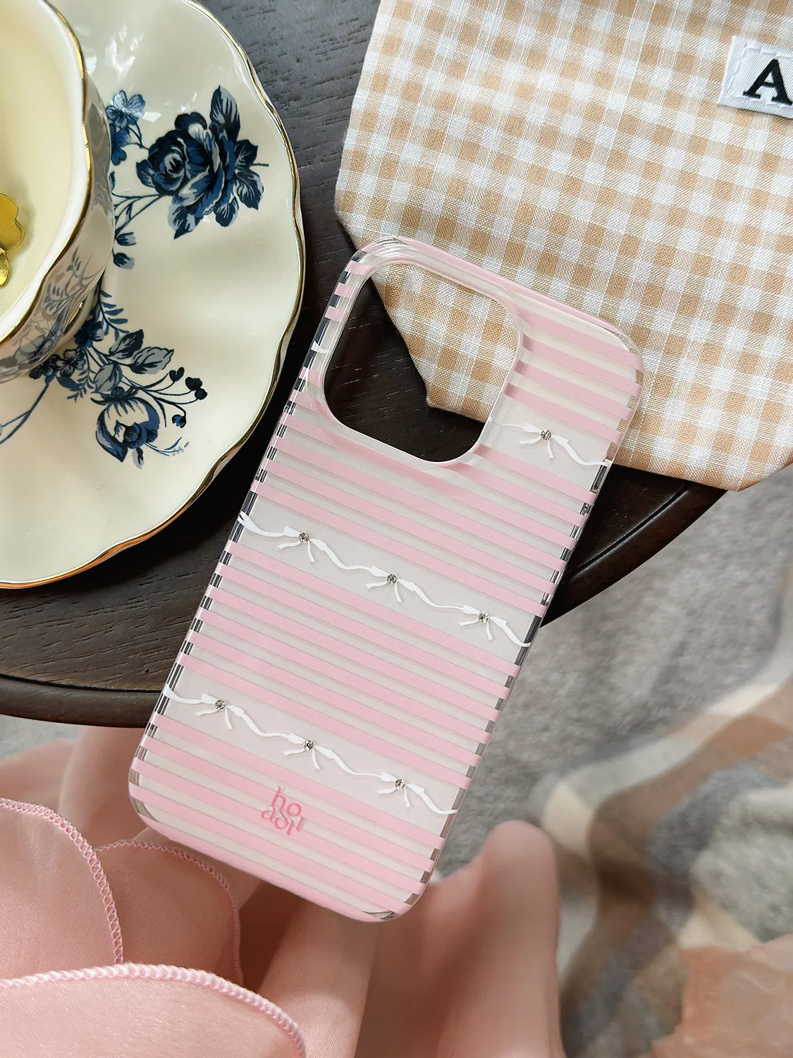 Drop-resistant TPU protective phone case for iPhone, pink crystal colour, polaroid design element