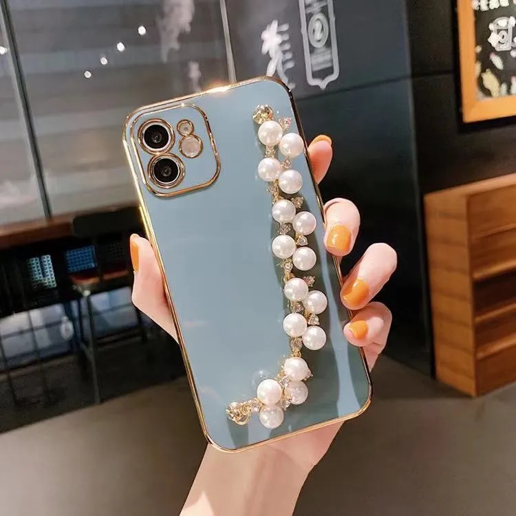 Electroplated pearl bracelet silicone phone case for Apple 15, all-inclusive cover with chain detail, black shell