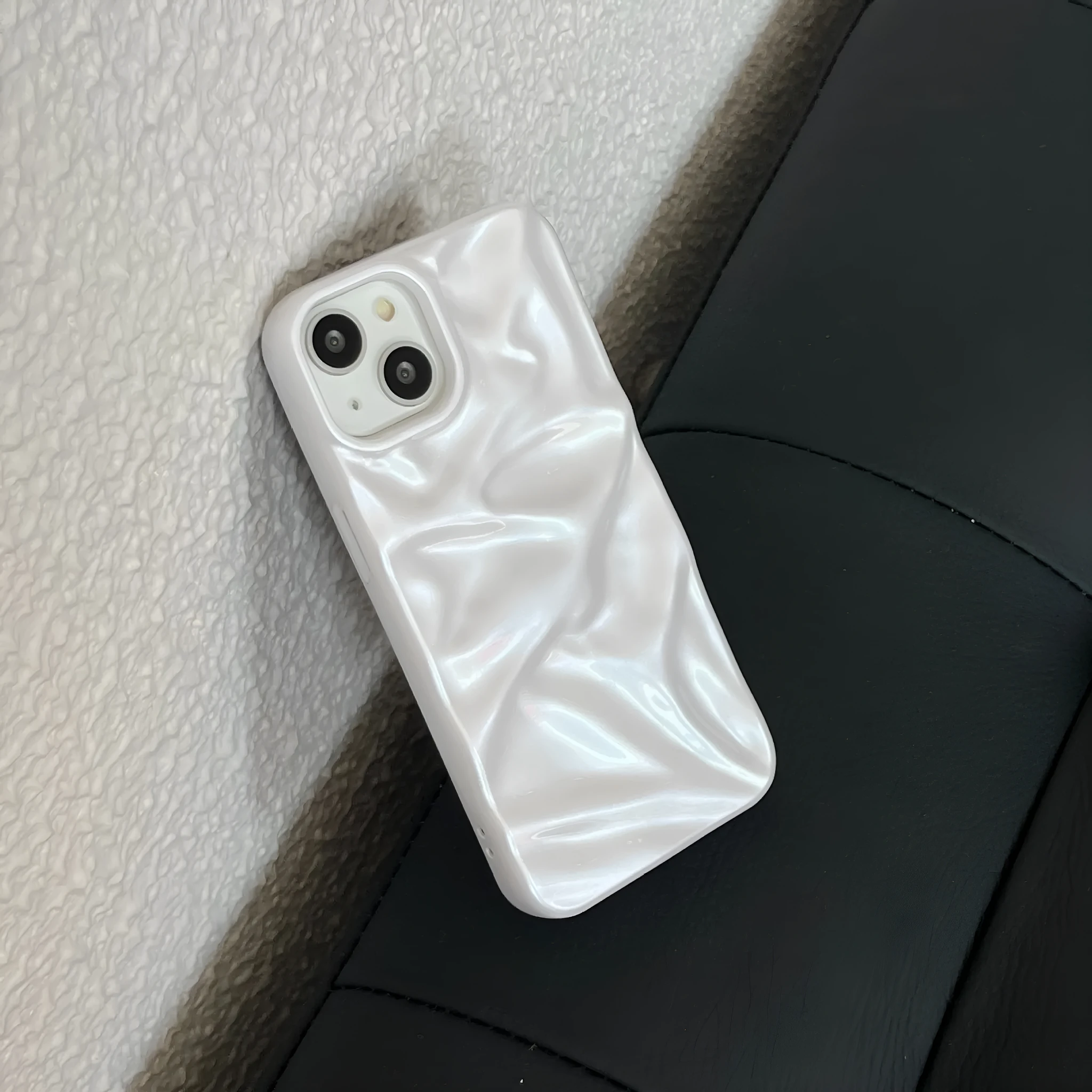 Electroplating three-dimensional pleated TPU phone case in wrinkled pearlescent white for iPhone