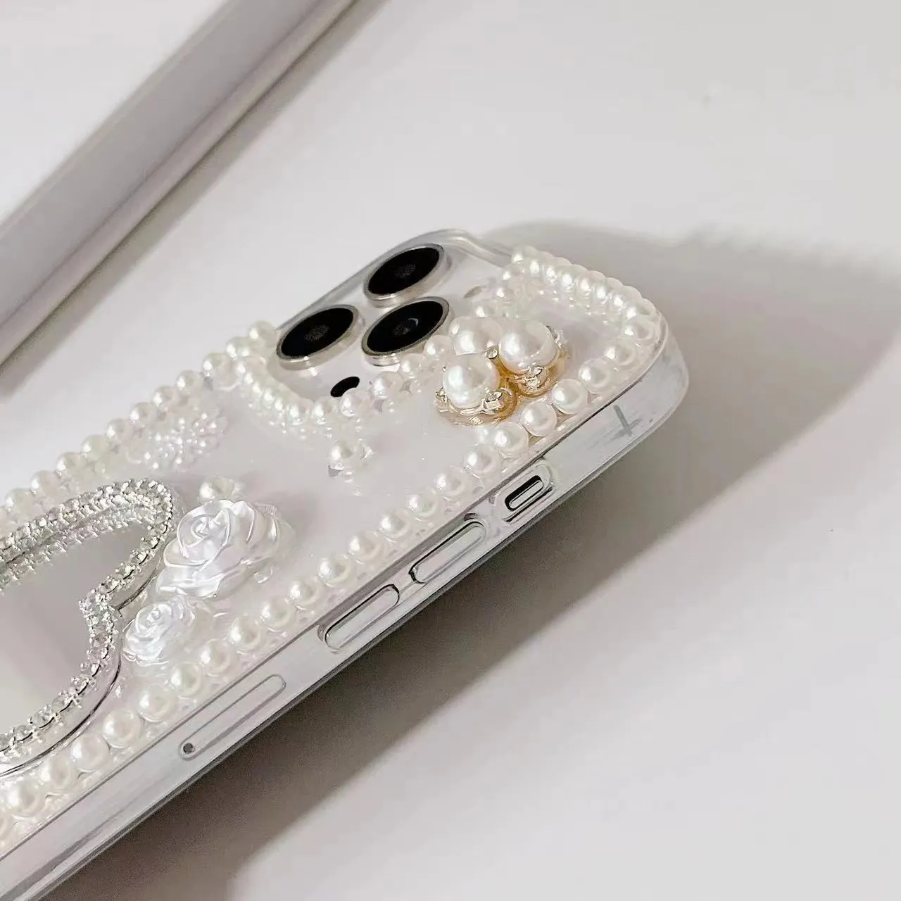 Handmade pearl heart mirror TPU phone case for Apple iPhone 12 13 14 15 with love heart pattern