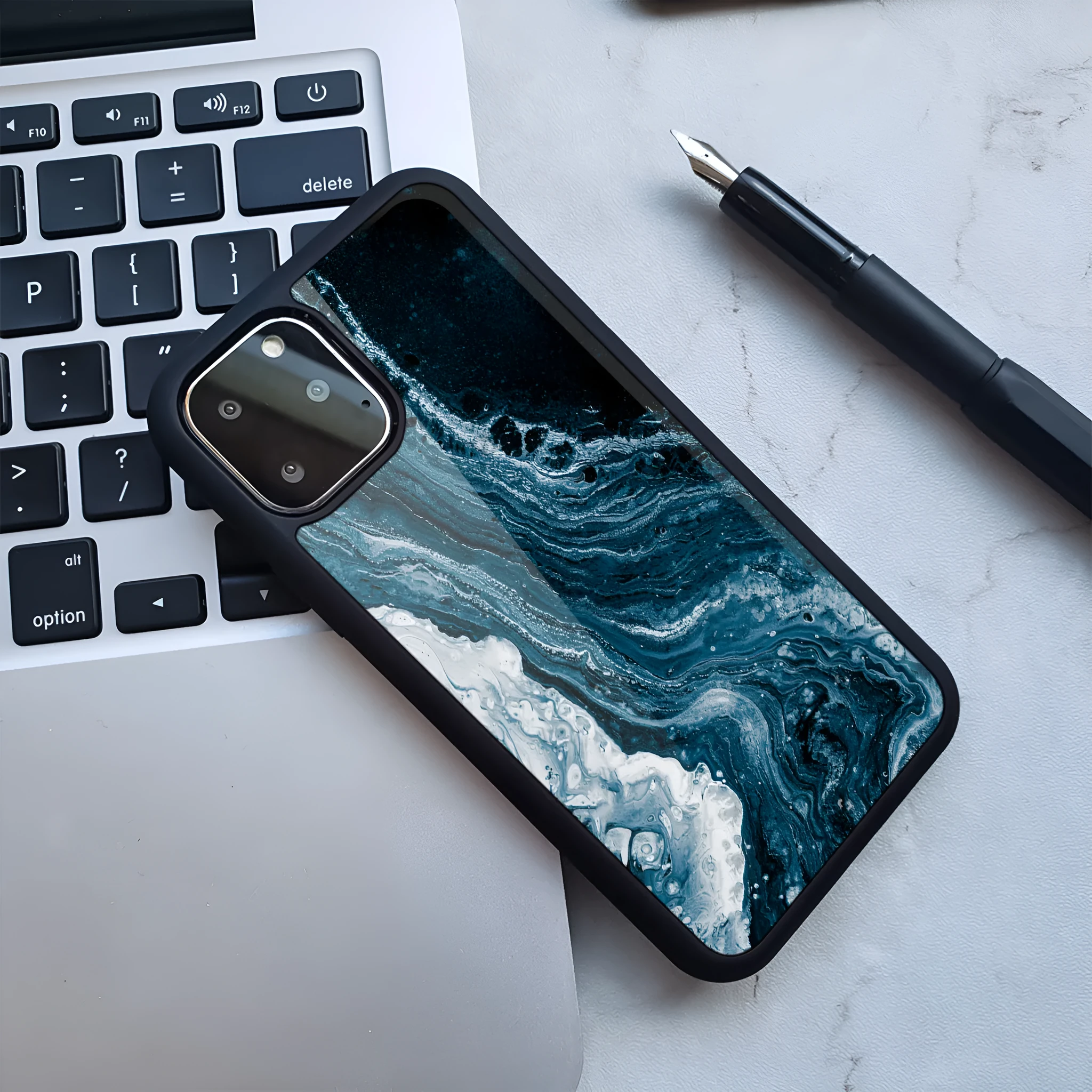 Marbled pattern Huawei smartphone case in TPU and PC materials showing colour variations