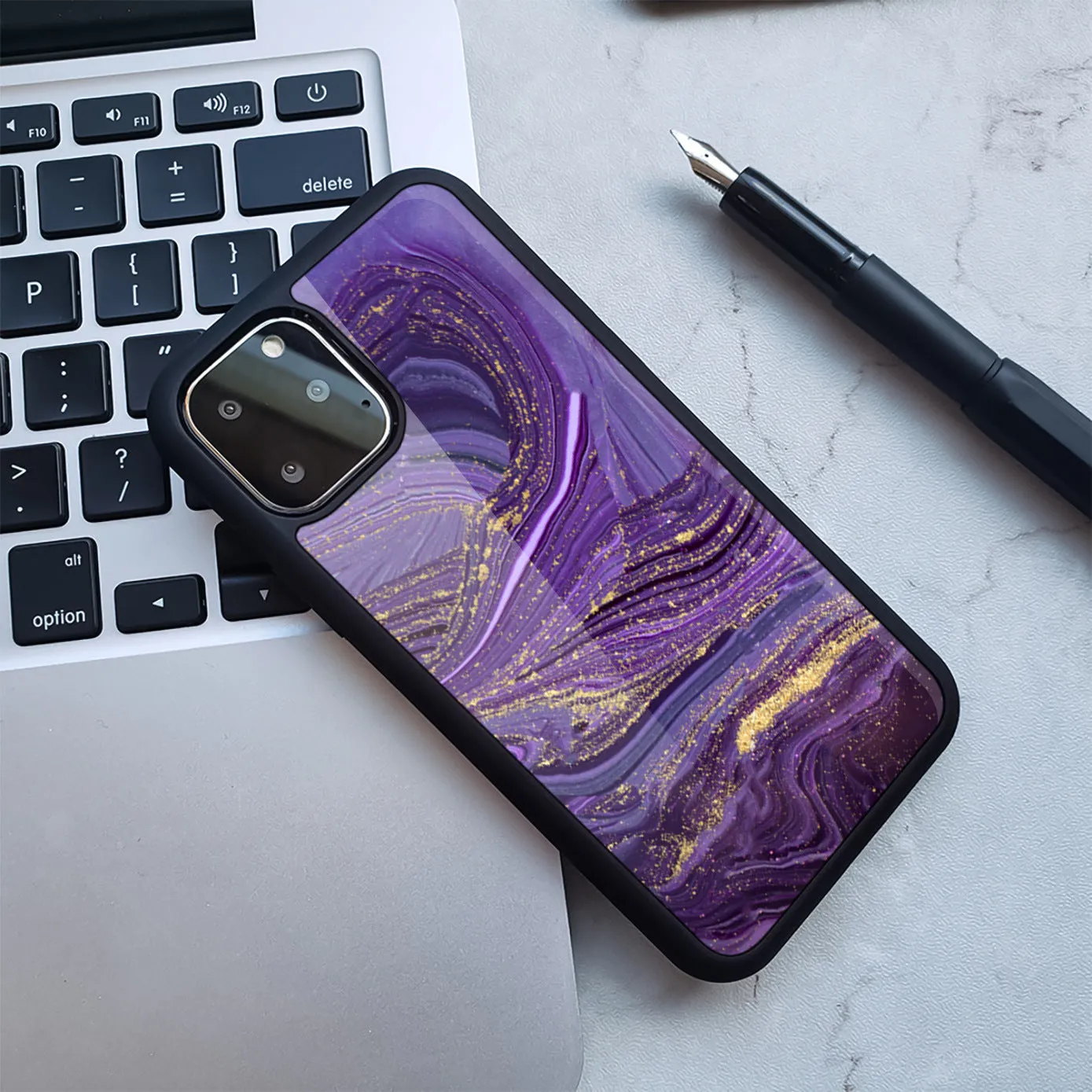 Marbled pattern Huawei smartphone case in TPU and PC materials showing colour variations