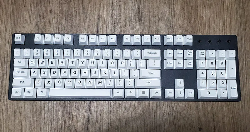 PBT sublimation keycap set showing Japanese, Russian, and Korean characters on mechanical keyboard keys