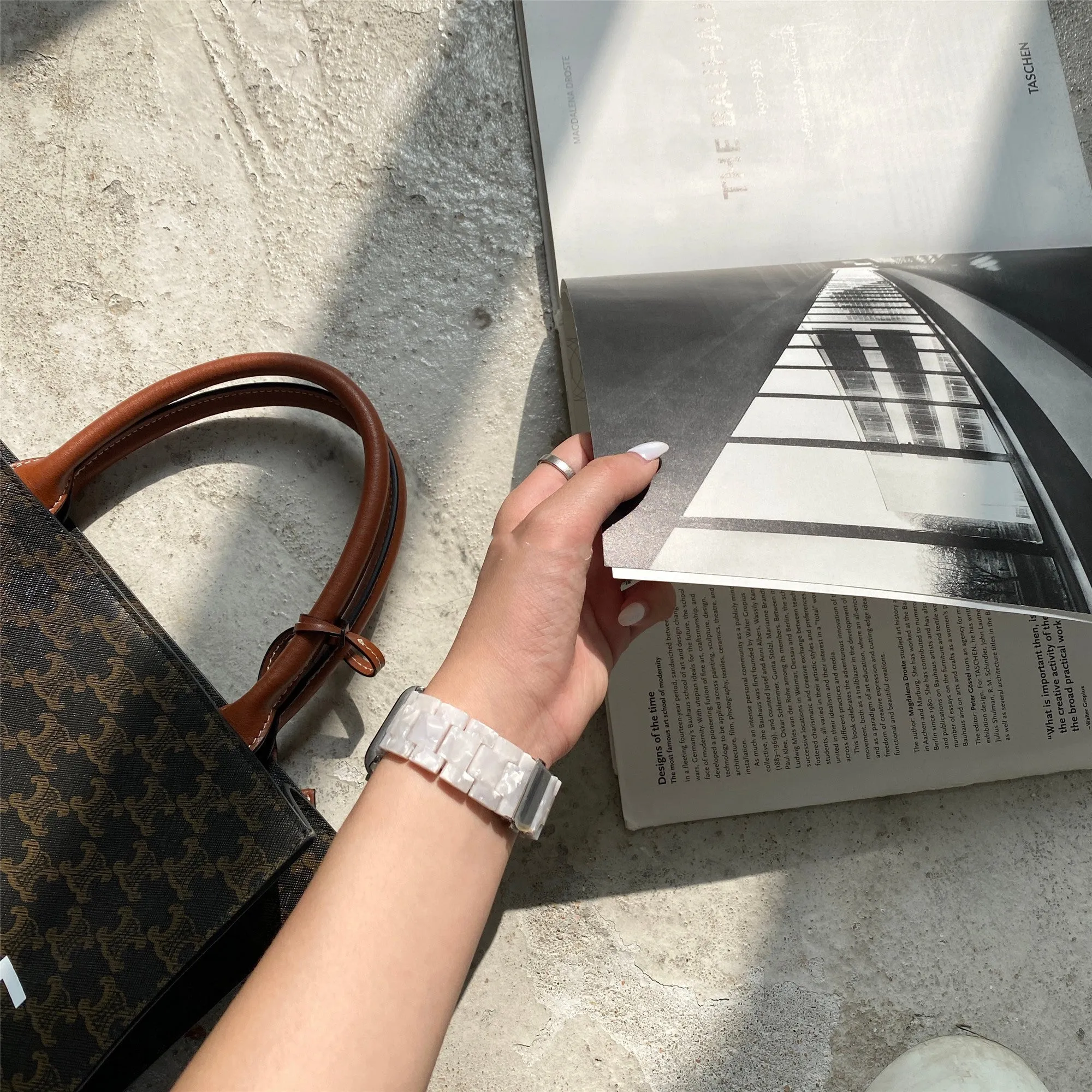 White shell pattern resin strap for Apple Watch Series 1-5 with environmentally friendly lightweight construction
