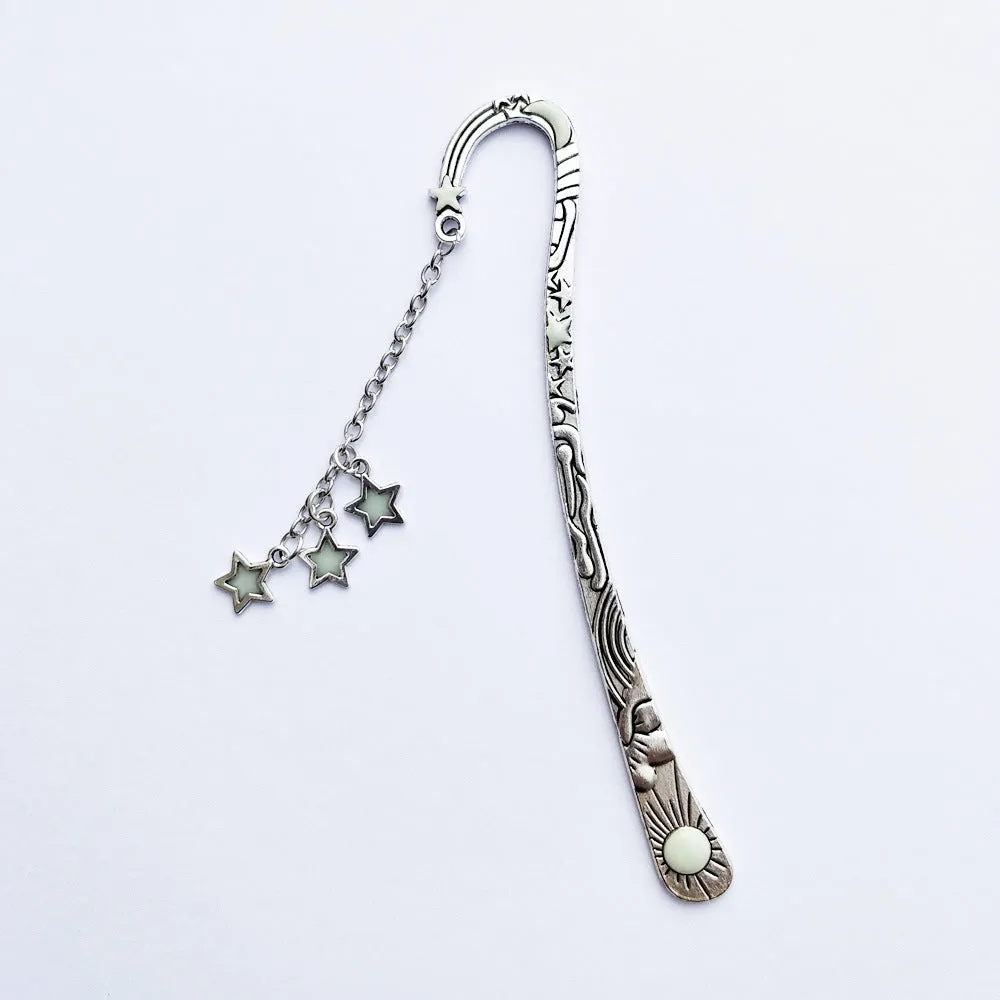 Retro five-pointed star glowing metal bookmark with celestial patterns in ancient silver or bronze finish