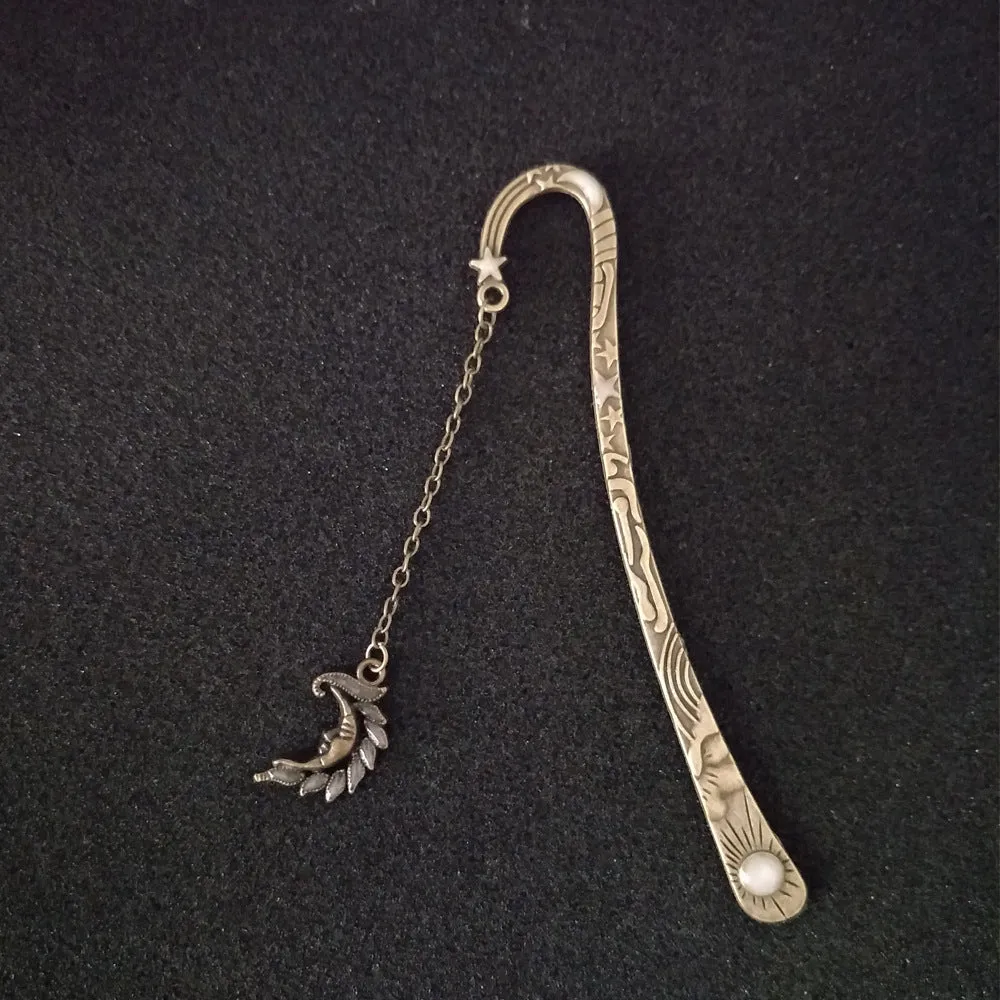 Retro five-pointed star glowing metal bookmark with celestial patterns in ancient silver or bronze finish