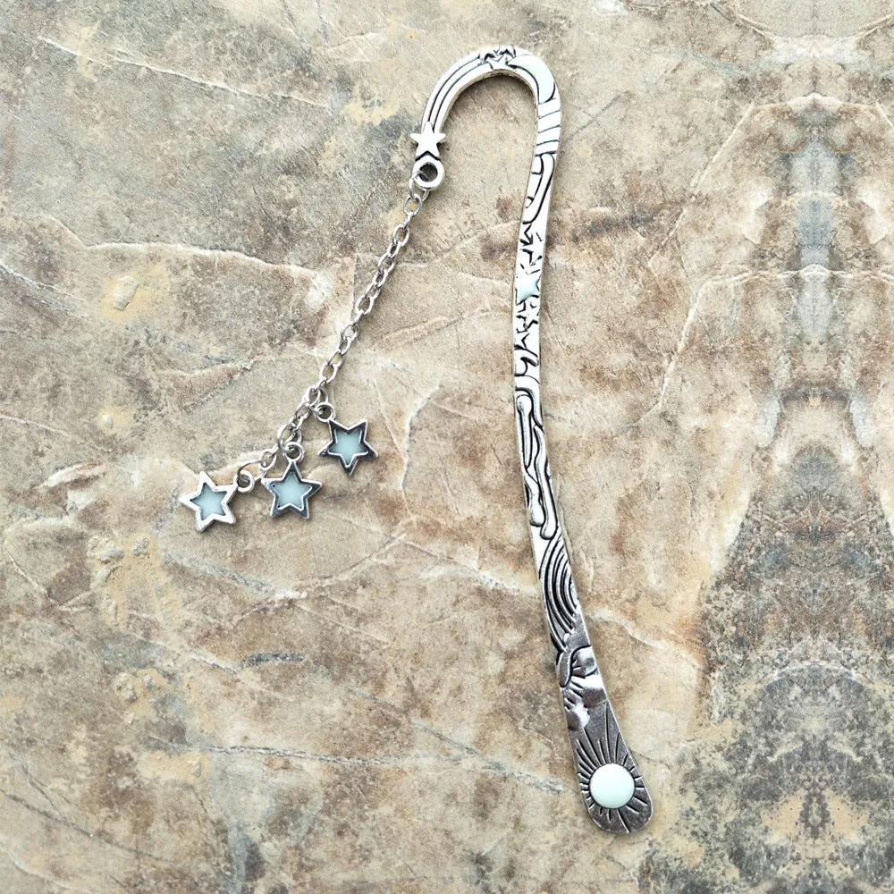 Retro five-pointed star glowing metal bookmark with celestial patterns in ancient silver or bronze finish