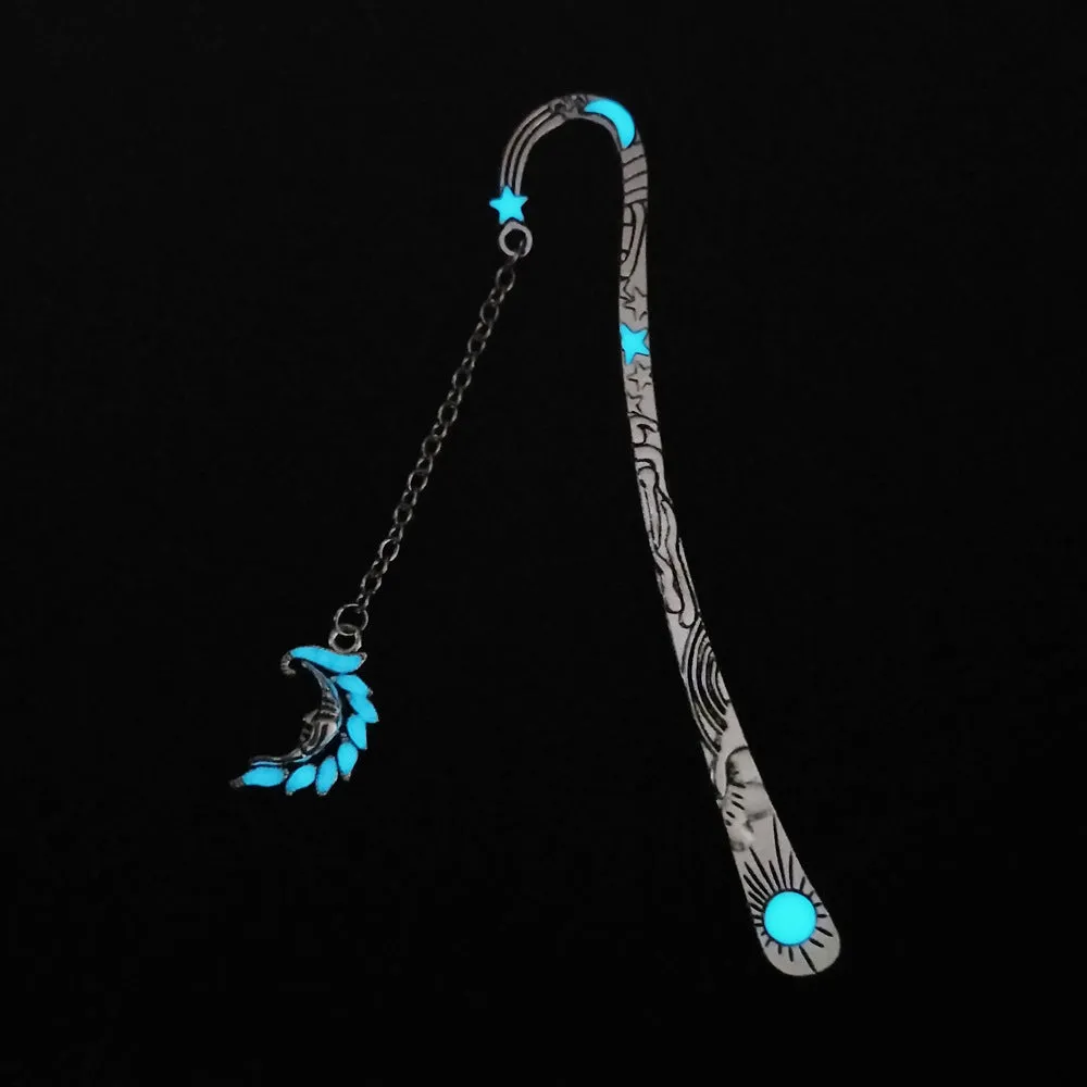Retro five-pointed star glowing metal bookmark with celestial patterns in ancient silver or bronze finish
