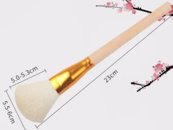 Painting pen with wool brush head and ceramic barrel for watercolour and oil tracing