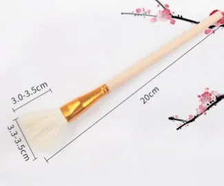 Painting pen with wool brush head and ceramic barrel for watercolour and oil tracing