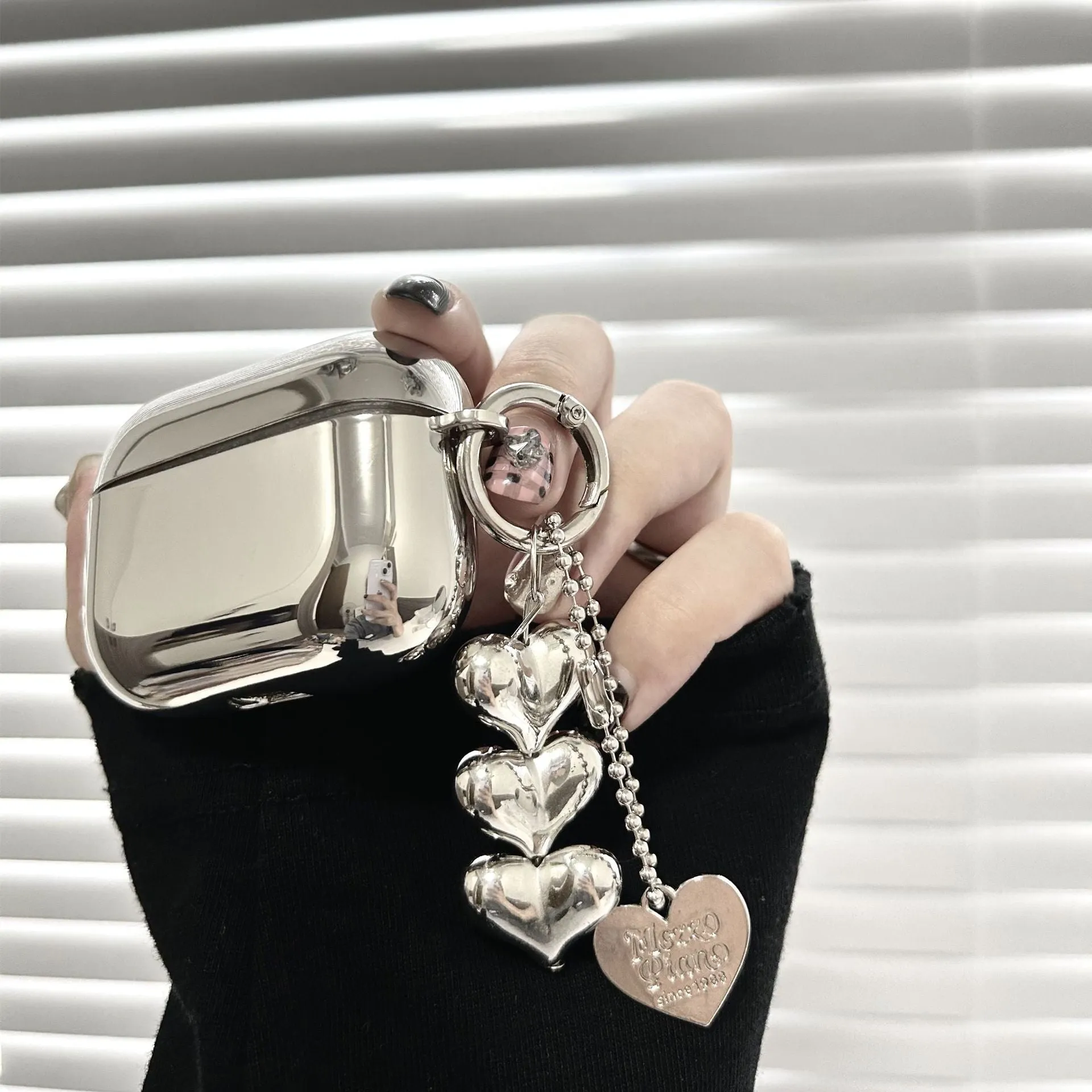 Electroplated solid colour heart pendant headphone case with chain for iPhone models