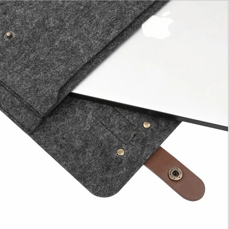 Simple felt laptop protective cover in dark grey for 13 inch computer